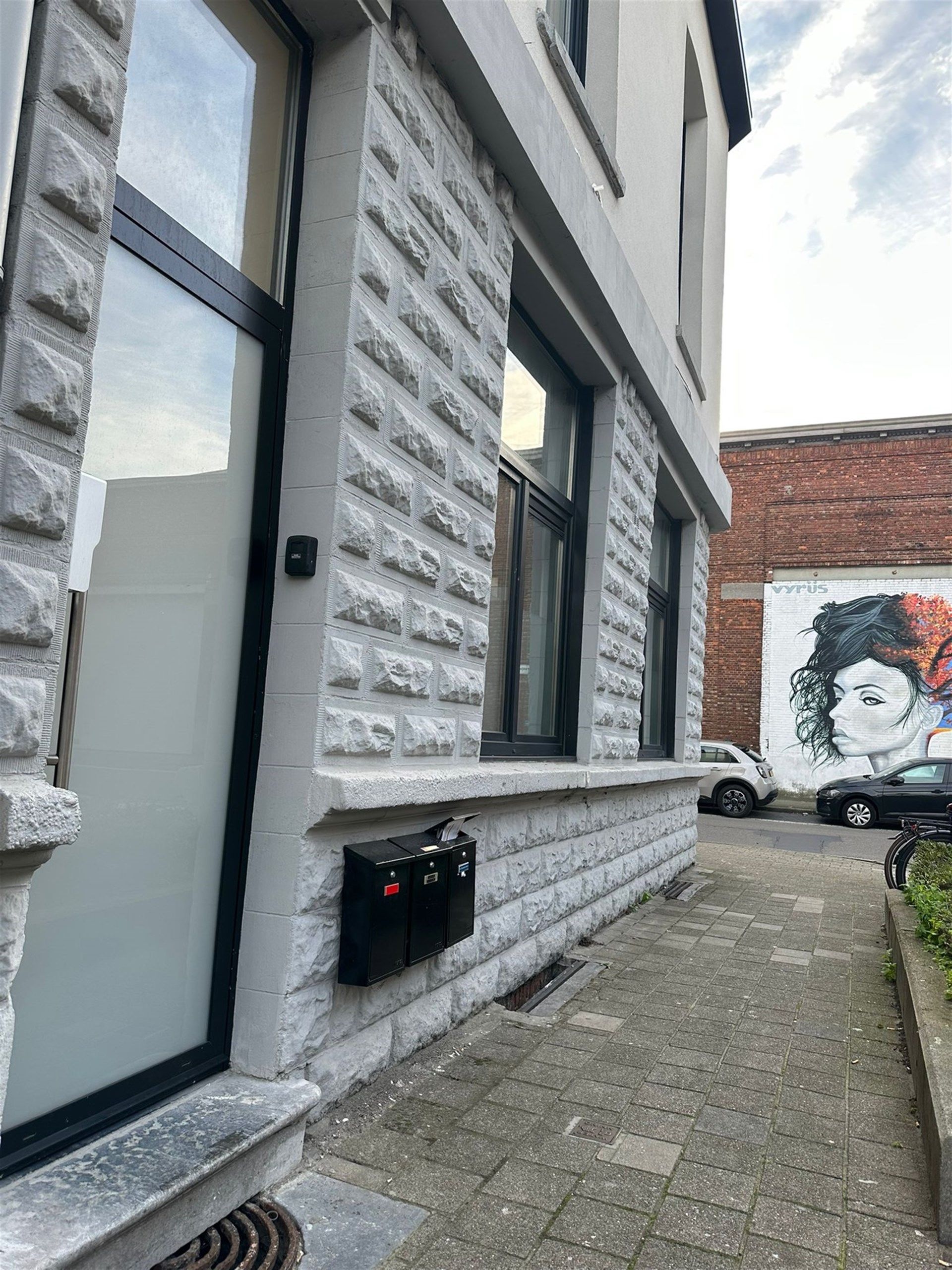 Volledig gerenoveerd gelijkvloers appartement met 2 slaapkamers  te huur in Merksem foto 12