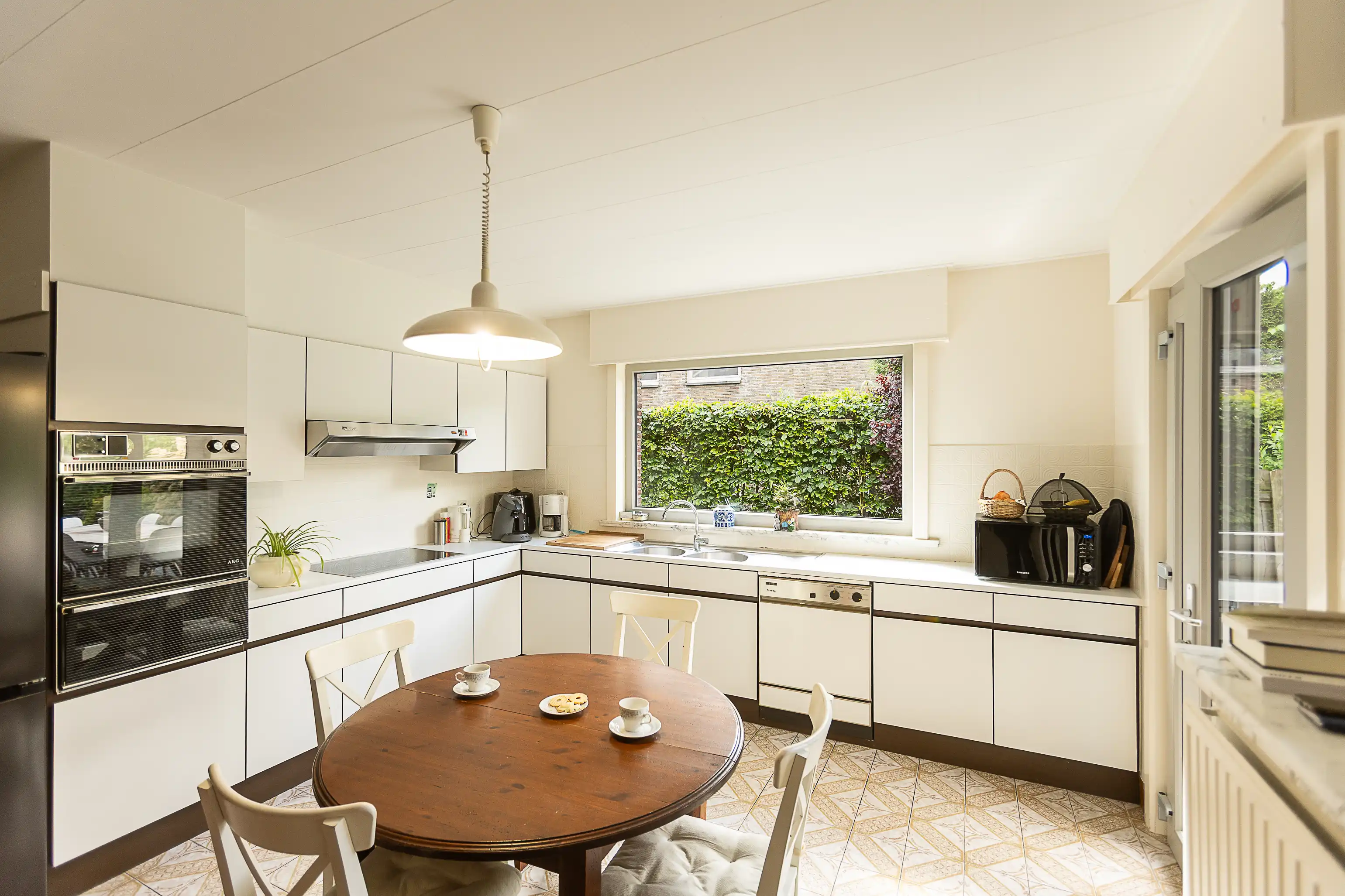 Karaktervolle, perfect onderhouden woning in Aalter foto 11