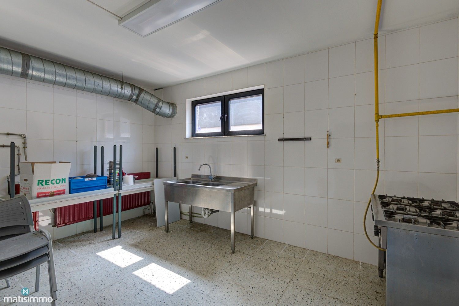 HANDELSGELIJKVLOERS MET DUPLEXAPPARTEMENT VOORZIEN VAN PARKEERGELEGENHEID NABIJ CENTRUM TONGEREN foto 12