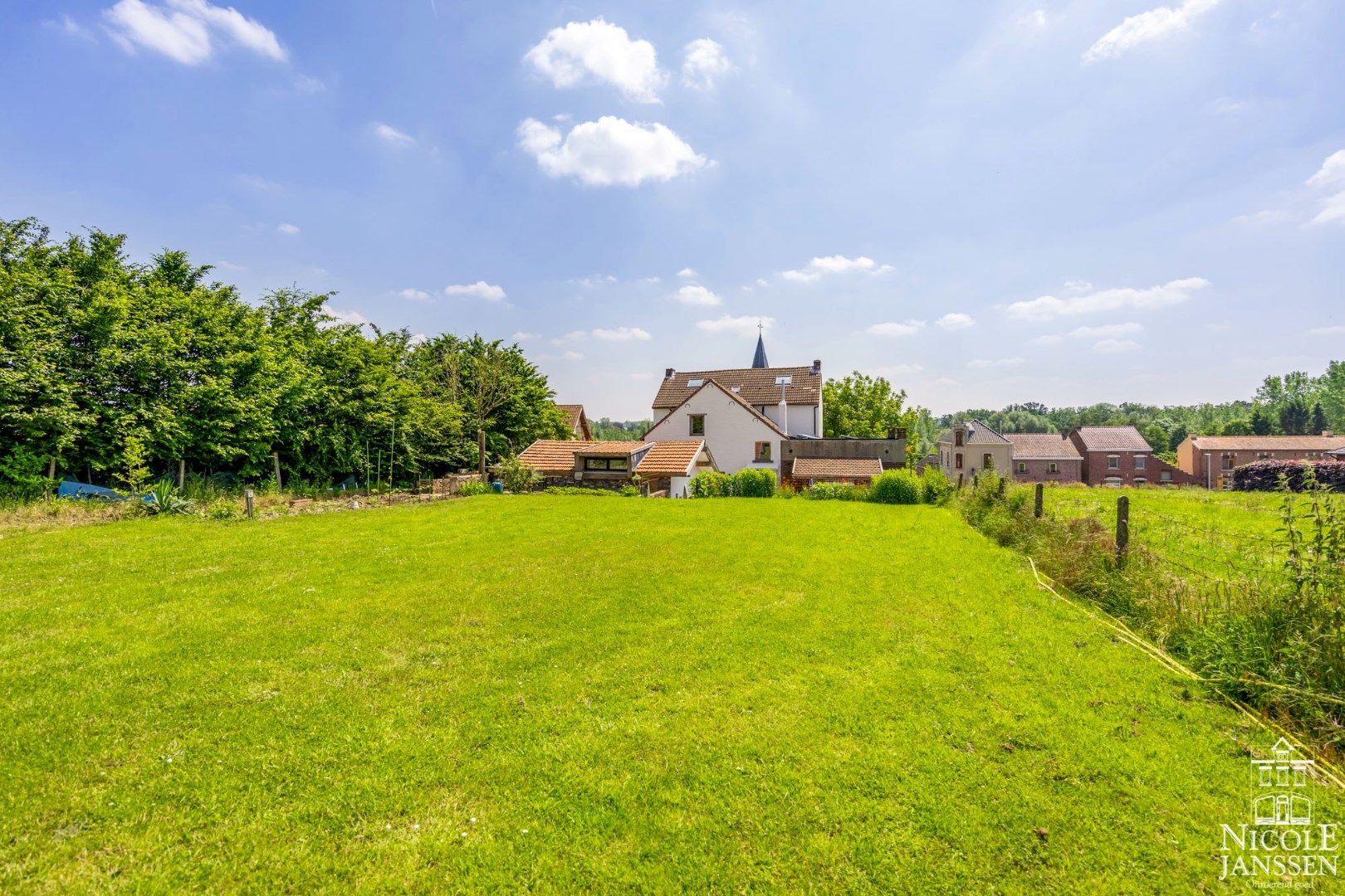 Statige woning op een aangename en rustige locatie foto 32