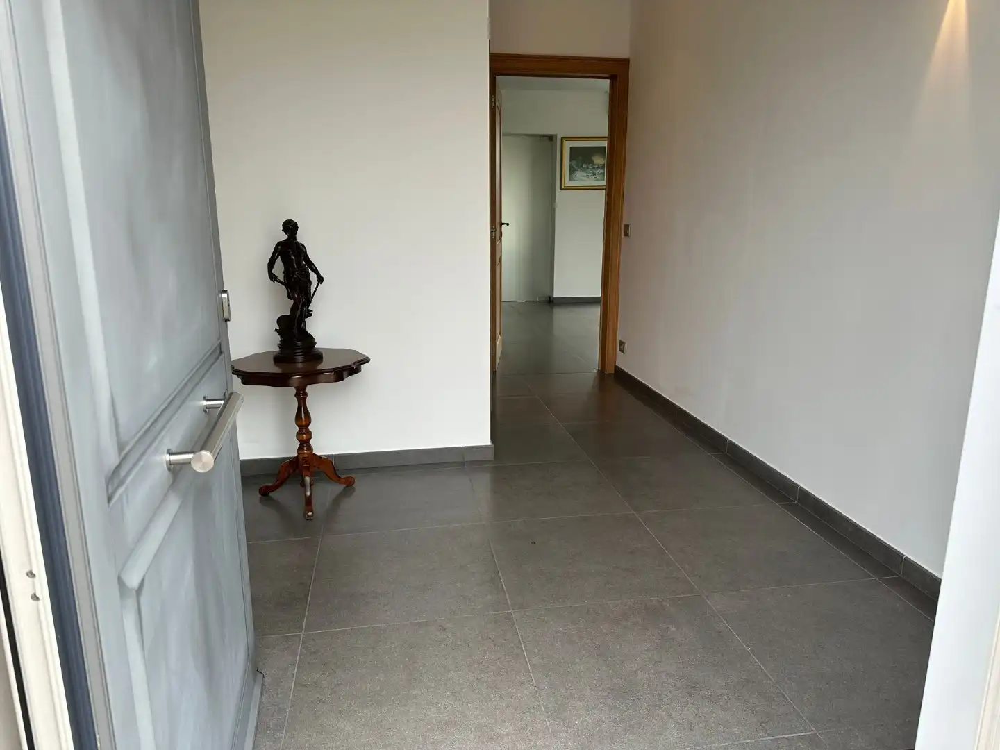 Alleenstaande woning met 3 slaapkamers, 3 garages en veel parkeermogelijkheid! foto 7