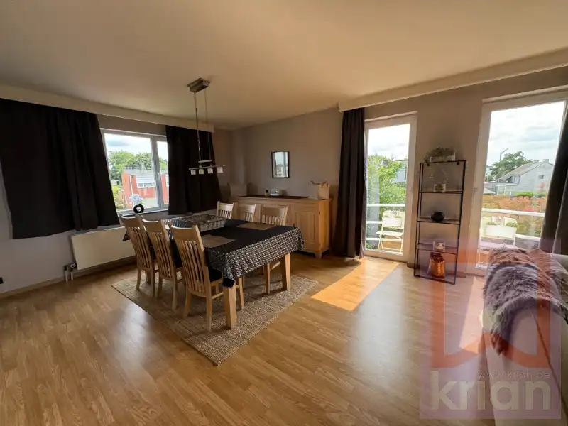BEMEUBELD - Ruim 2-slaapkamer appartement met terras en garage. foto 5