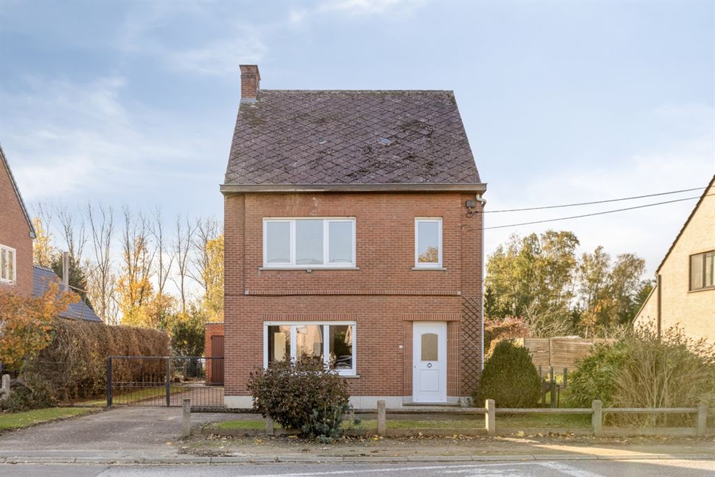 Knappe, te renoveren, woning op een gunstige locatie te Aarschot!  foto 2