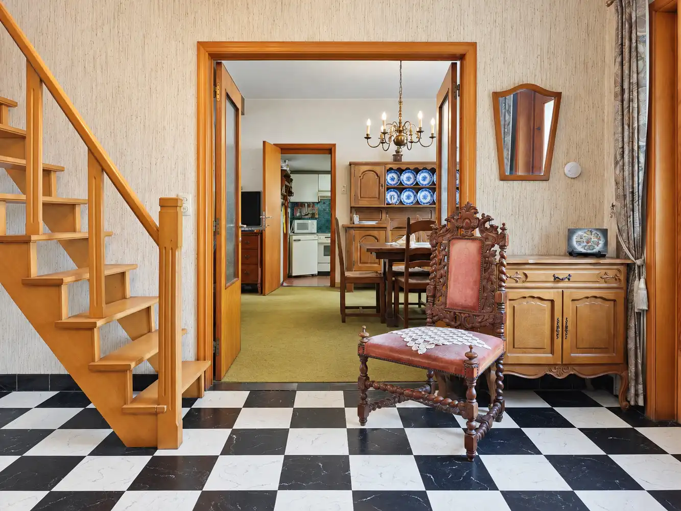 Charmante, te renoveren woning met veel potentieel gelegen in het prachtige Neerharen foto 10