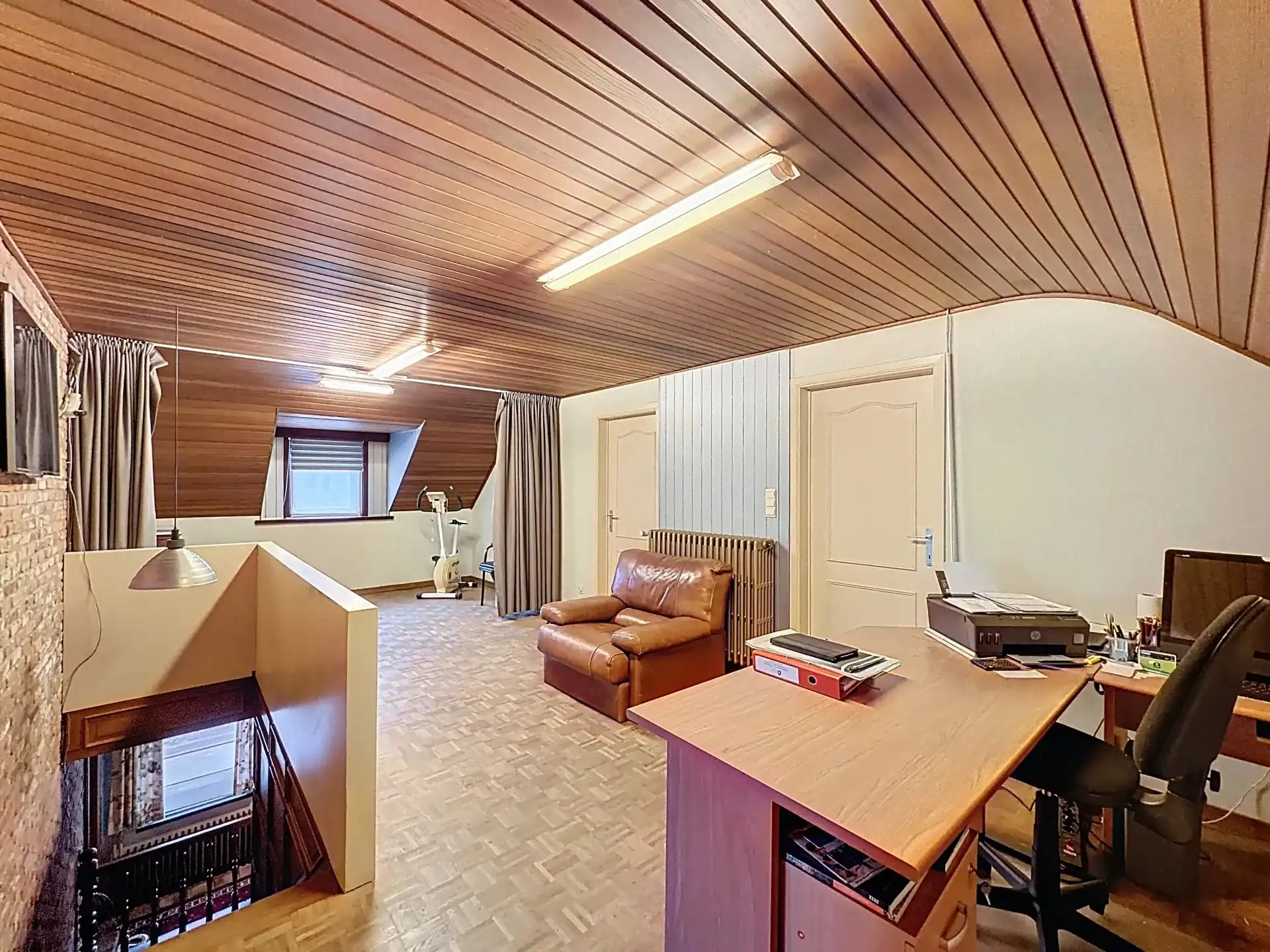 Op te frissen woning met 4 slaapkamers op een groot perceel. foto 22