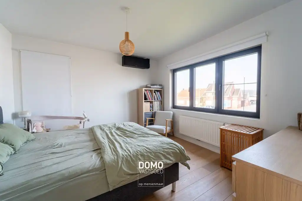 VOLLEDIG GERENOVEERDE OPEN BEBOUWING MET 4 SLAAPKAMERS EN GARAGE foto 14