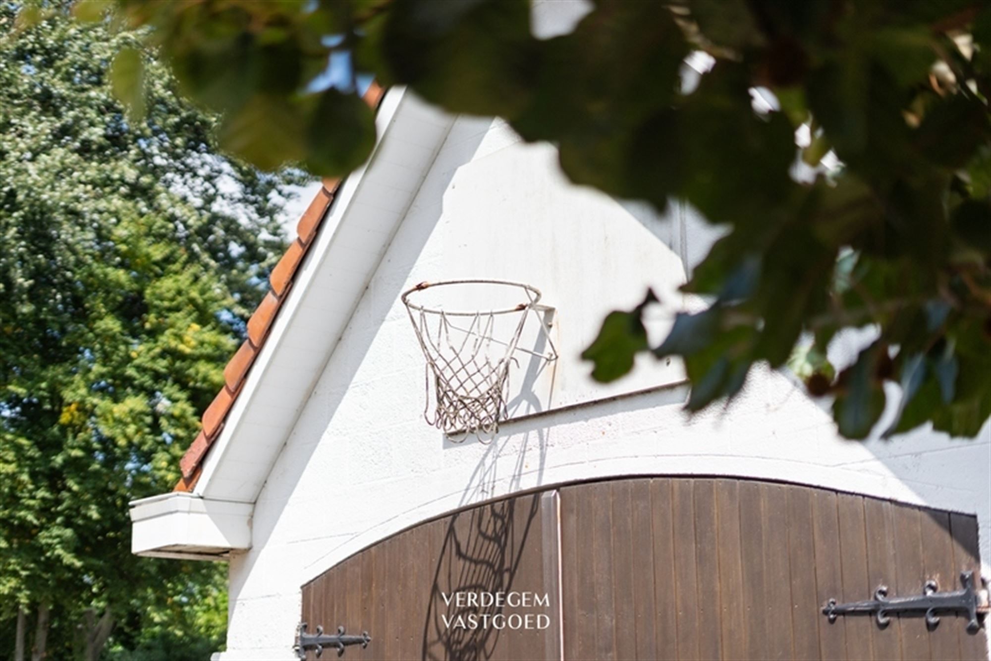Karaktervolle woning met jaren '50 charme, 3 slaapkamers, garage en gezellige tuin foto 2