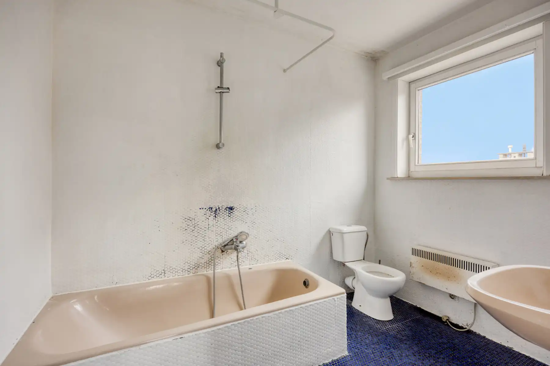 Gezinswoning - 3 slaapkamers, gezellige tuin en ruime oprit foto 12