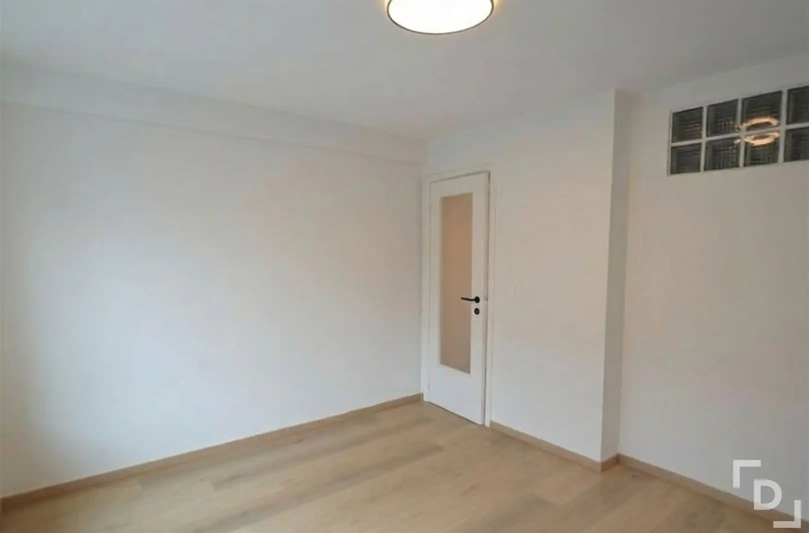 Gerenoveerd appartement in hartje Ieper foto 11