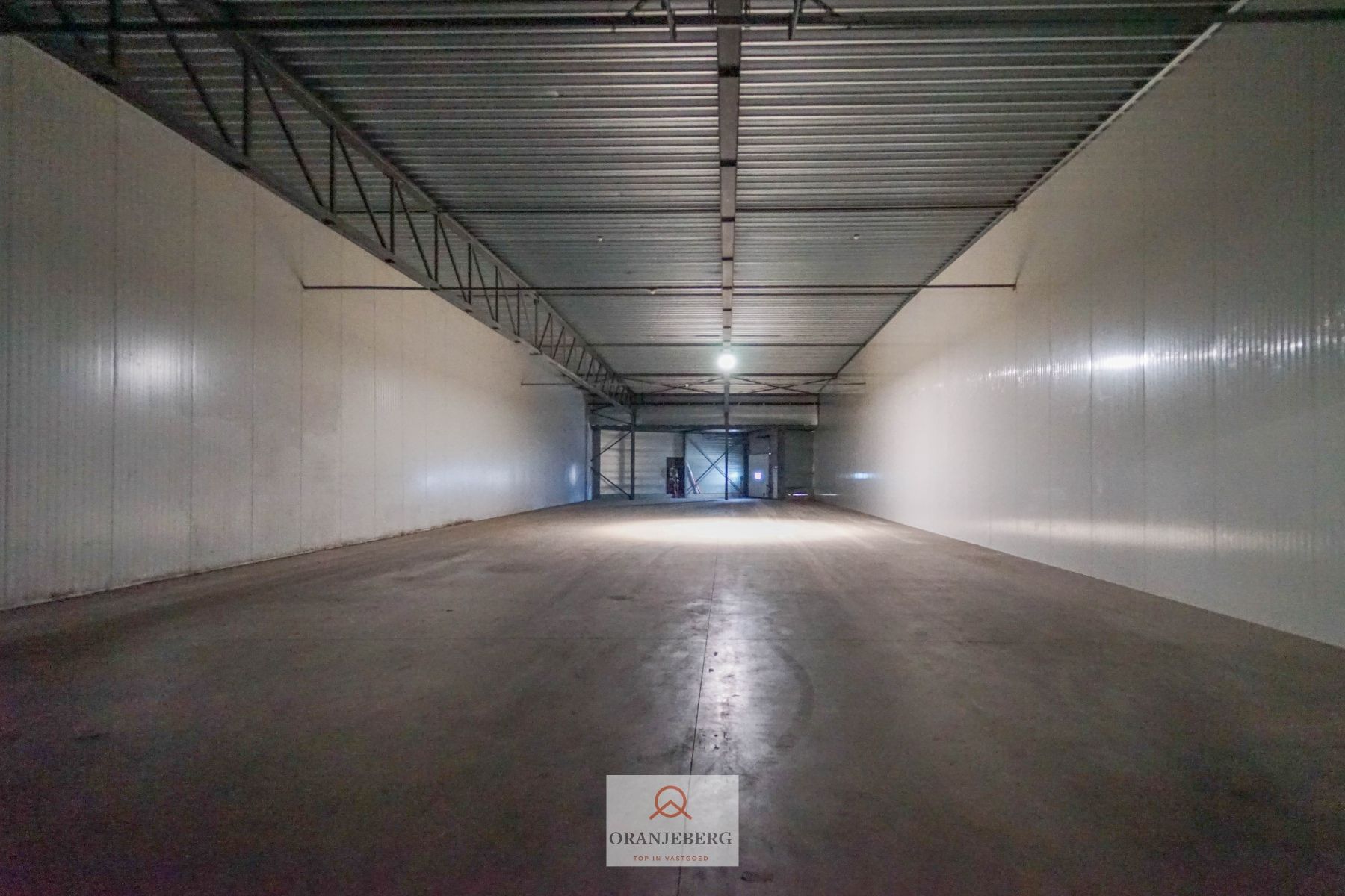 Groot magazijn (853m²) Te Huur met hoge bereikbaarheid vlakbij R4 foto 7
