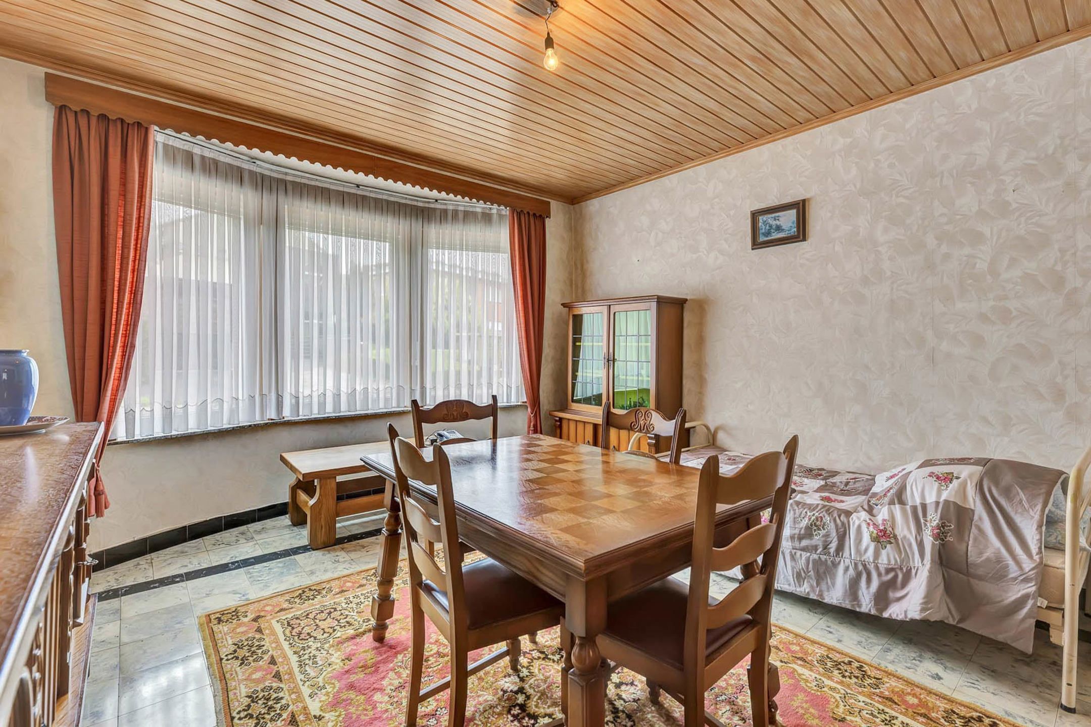 Te renoveren woning met garage en tuin foto 6