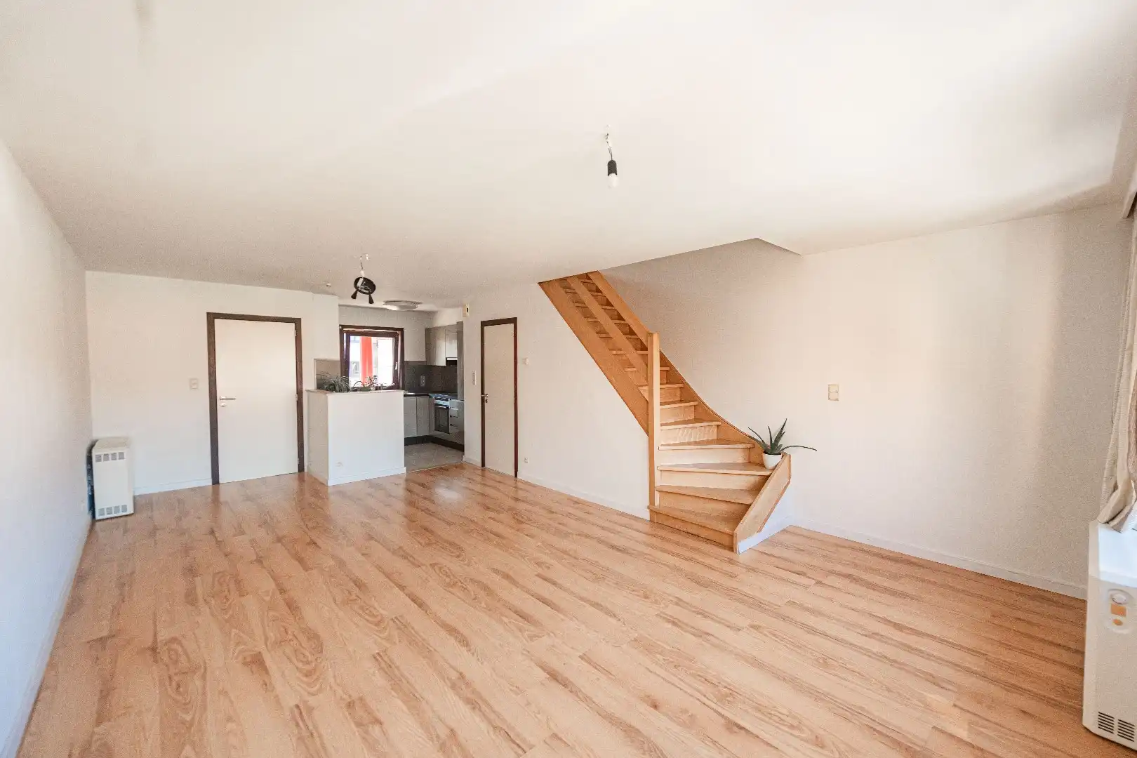 Ruim duplex appartement met 2 slaapkamers en garage foto {{pictureIndex}}