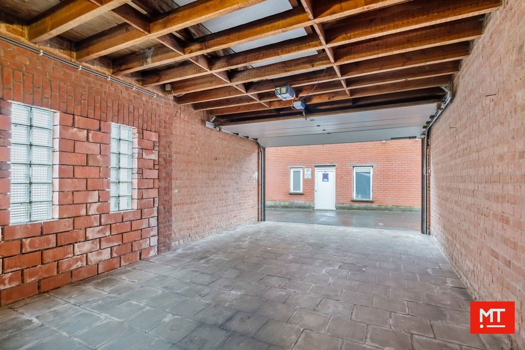 Op te frissen woning met 3 slaapkamers, stadskoer en dubbele garage in het centrum van Roeselare foto 16