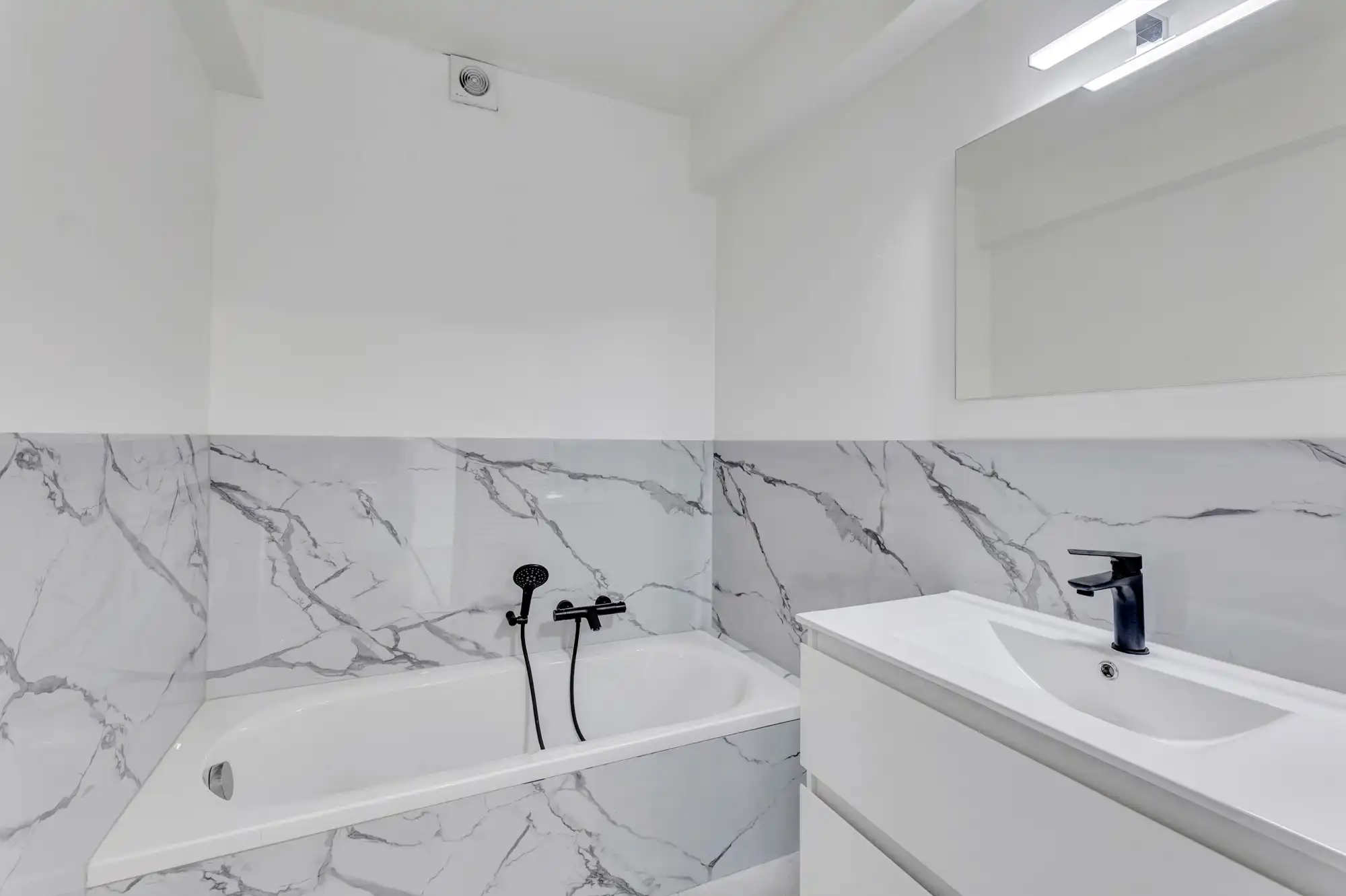 Opbrengsteigendom met 2 appartementen en extra studio foto 23