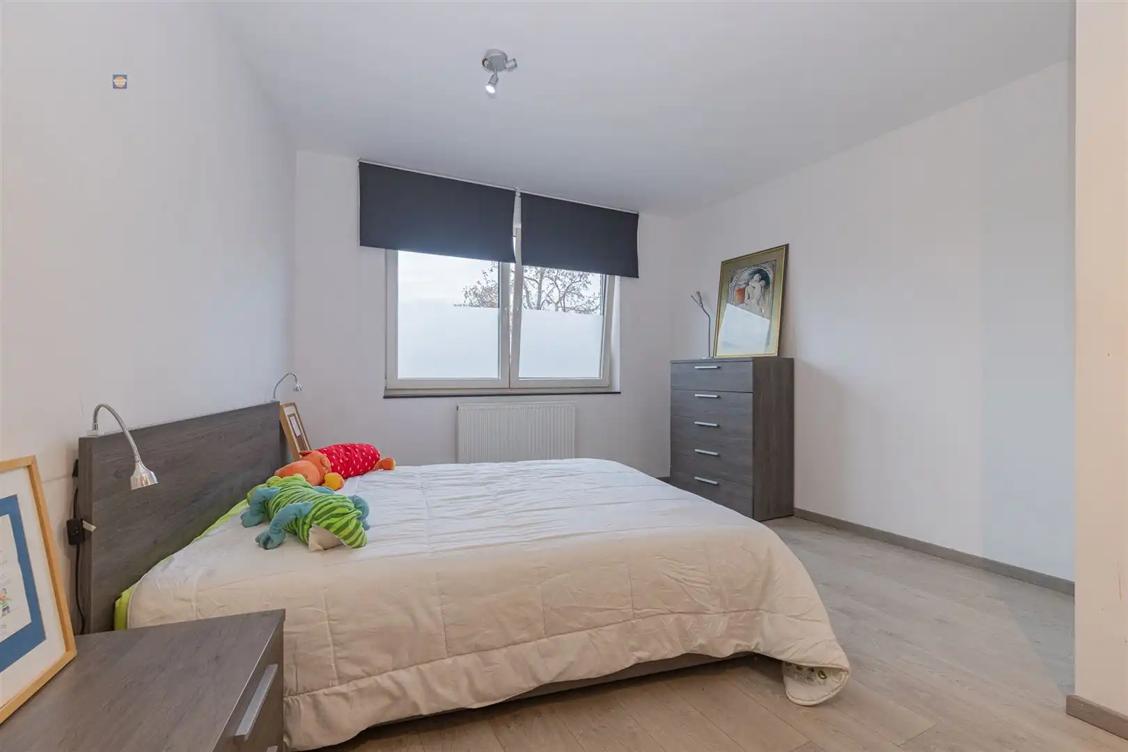 Ruim 3-slpk appartement met 2 autostaanplaatsen foto 7