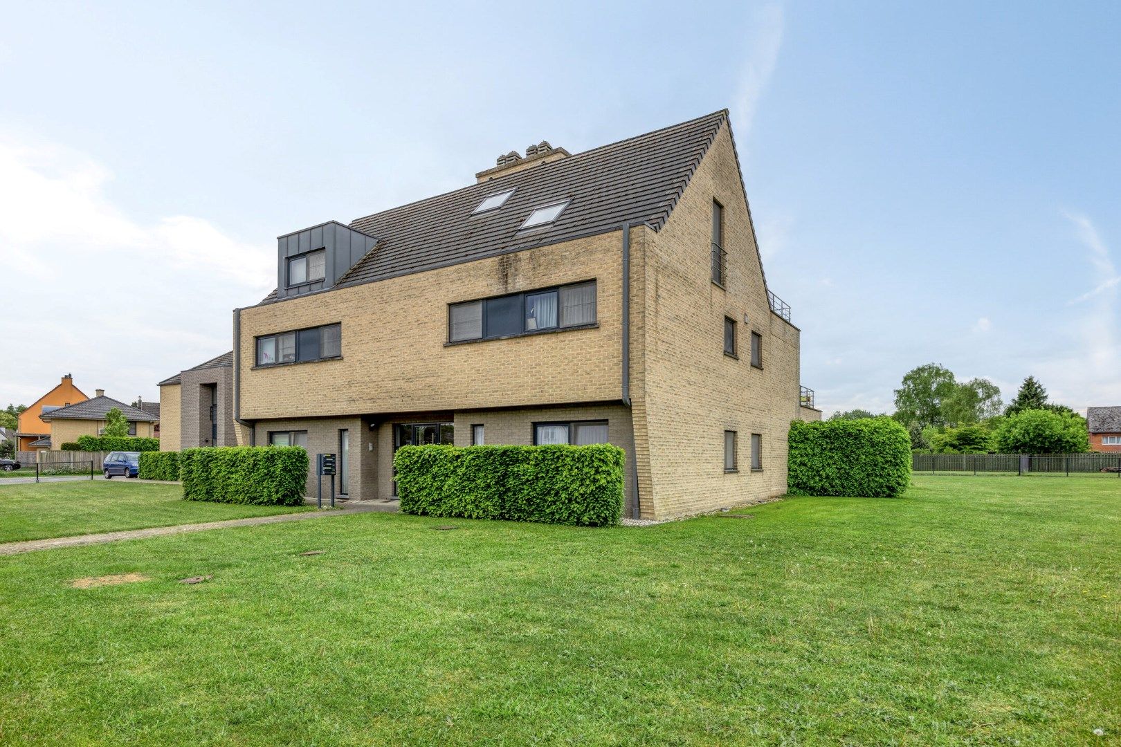 Instapklaar gelijkvloers appartement met 3 slpks, centraal gelegen in Balen !  foto {{pictureIndex}}