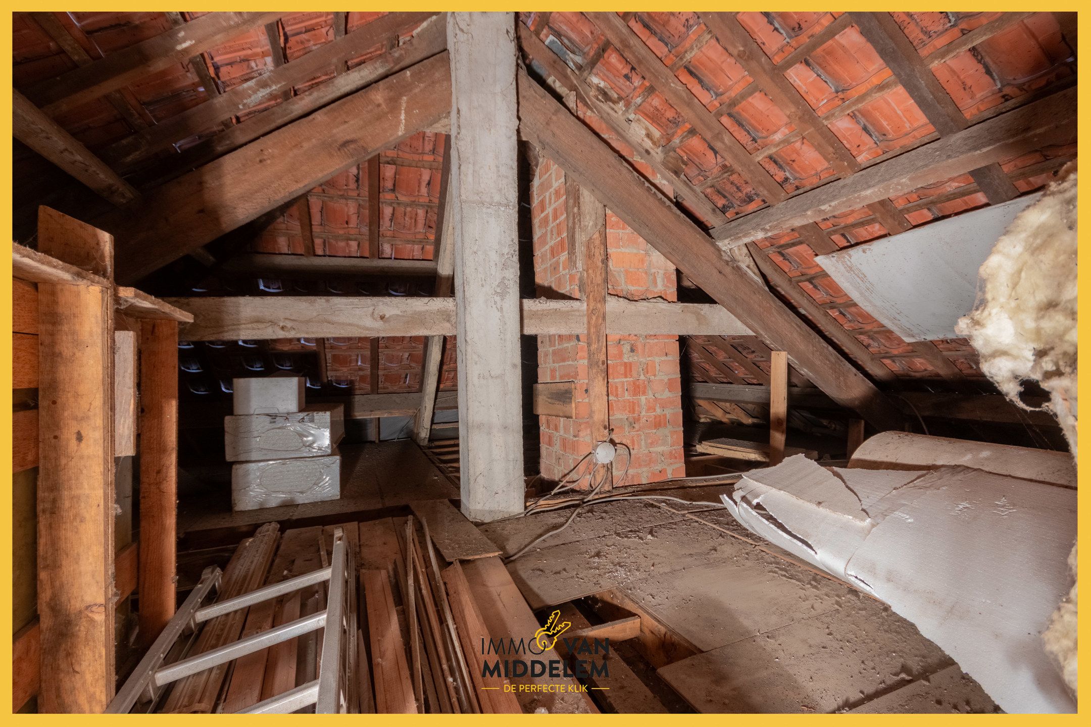 GROTE KARAKTERVOLLE WONING MET GARAGE EN TUIN foto 29