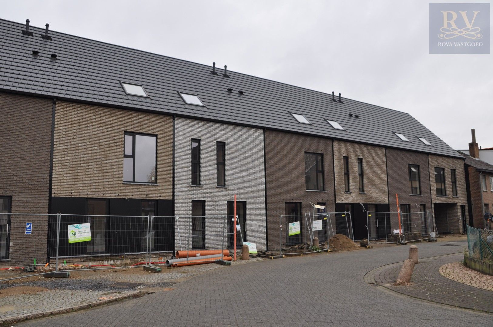 UITVERHUUURD 7 UNIEKE NIEUWBOUWWONINGEN TE HUUR IN LANAKEN CENTRUM MET 2 OF 3 SLPK foto 3