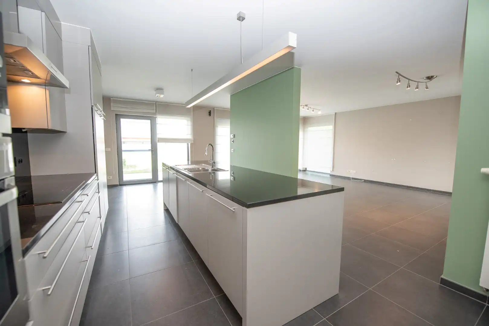 Rustig gelegen, ruime woning met 3 slaapkamers te Oeselgem! foto 12
