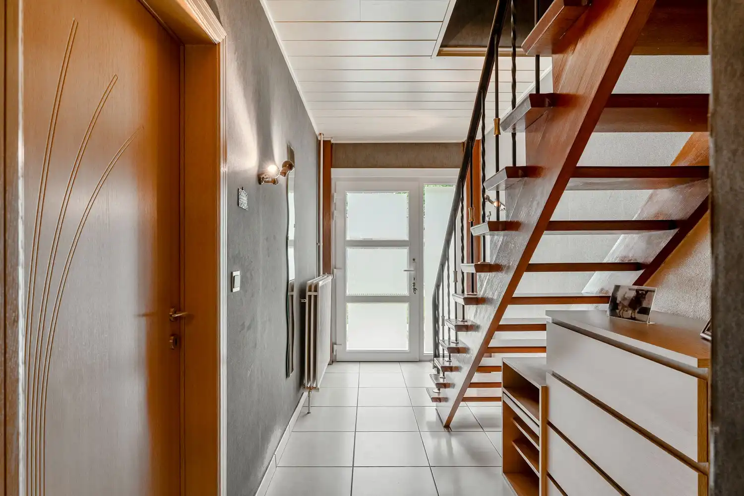 Zeer goed onderhouden en instapklare woning met drie slaapkamers, gezellige stadstuin en achter gelegen garage te Wijgmaal ! foto 3