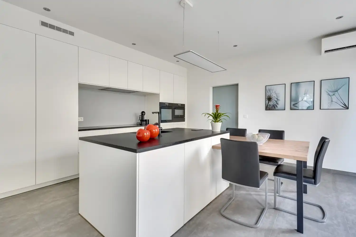 Karaktervol landhuis op 13a62ca, met polyvalente (bedrijfs)hal foto 15