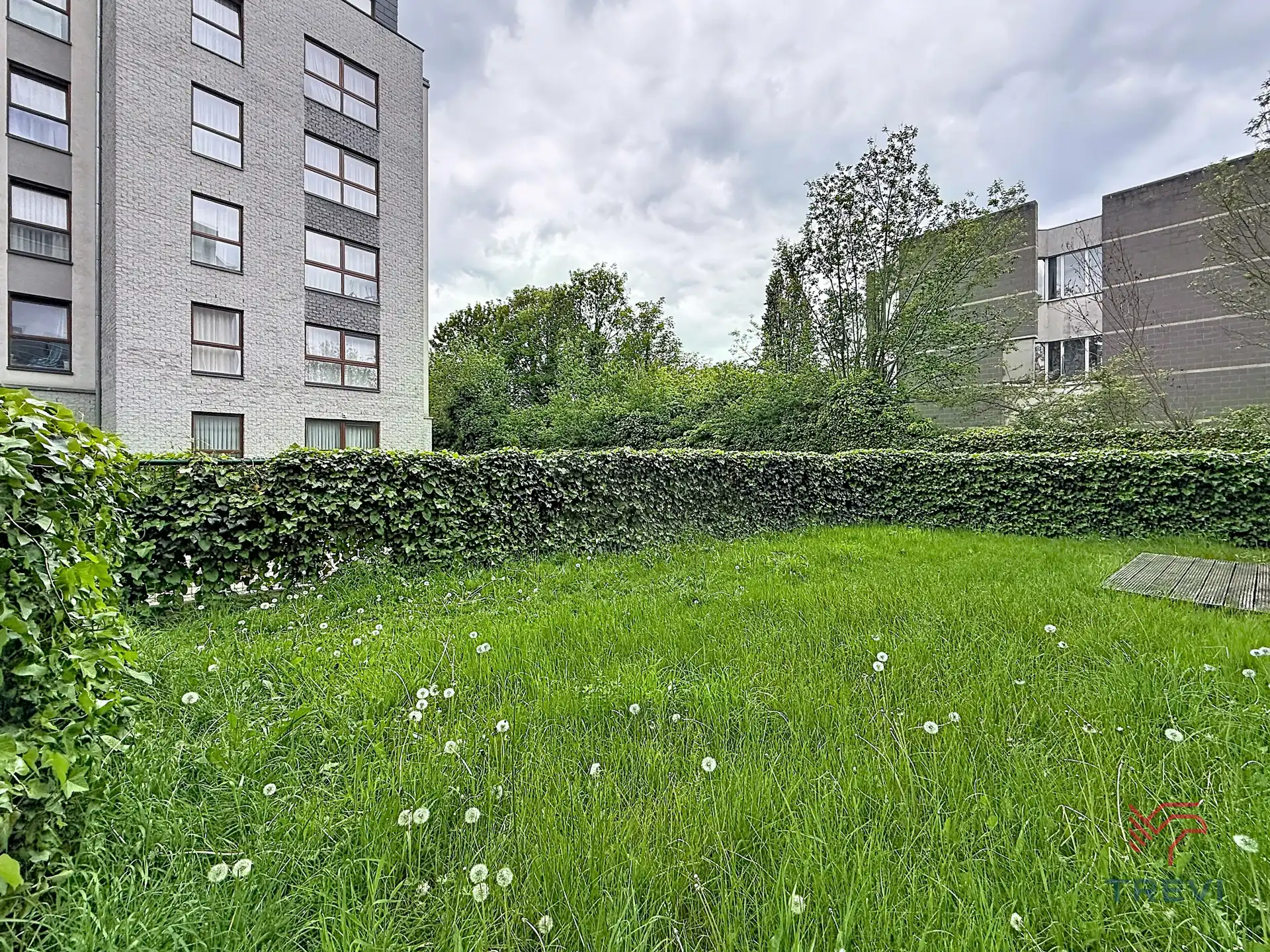 Mooi 1 slpk appt met terras, tuin en parking foto 10