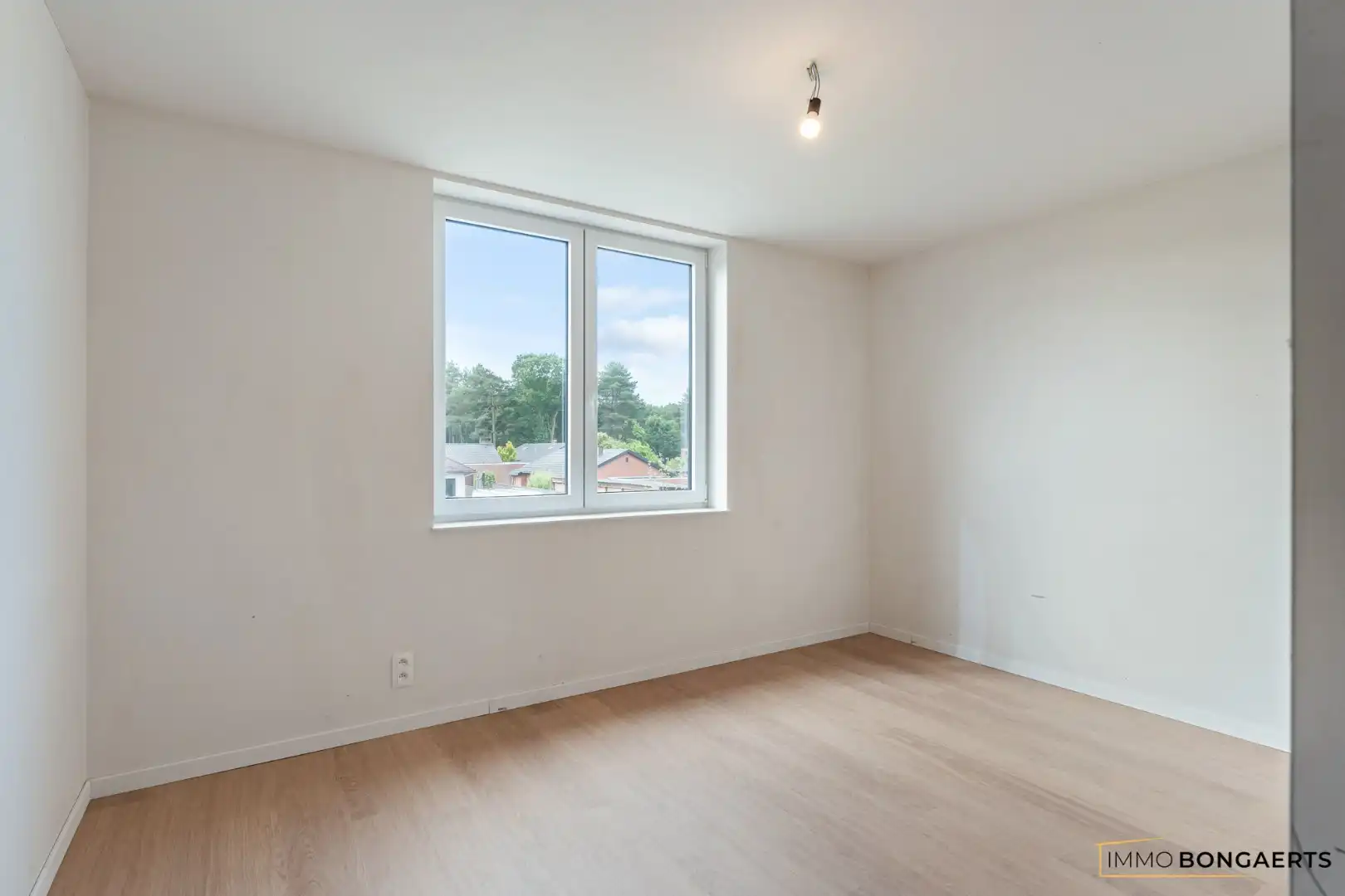 Volledig afgewerkte nieuwbouwwoning met 4 slaapkamers. foto 19