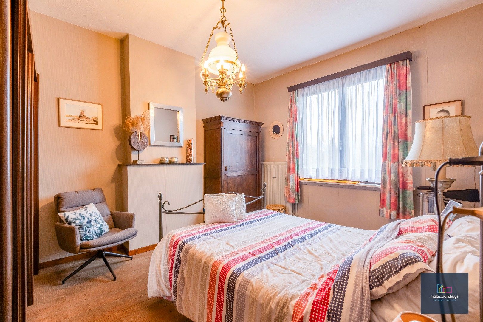 Verzorgde halfopen bebouwing met grote tuin en carport  foto 16