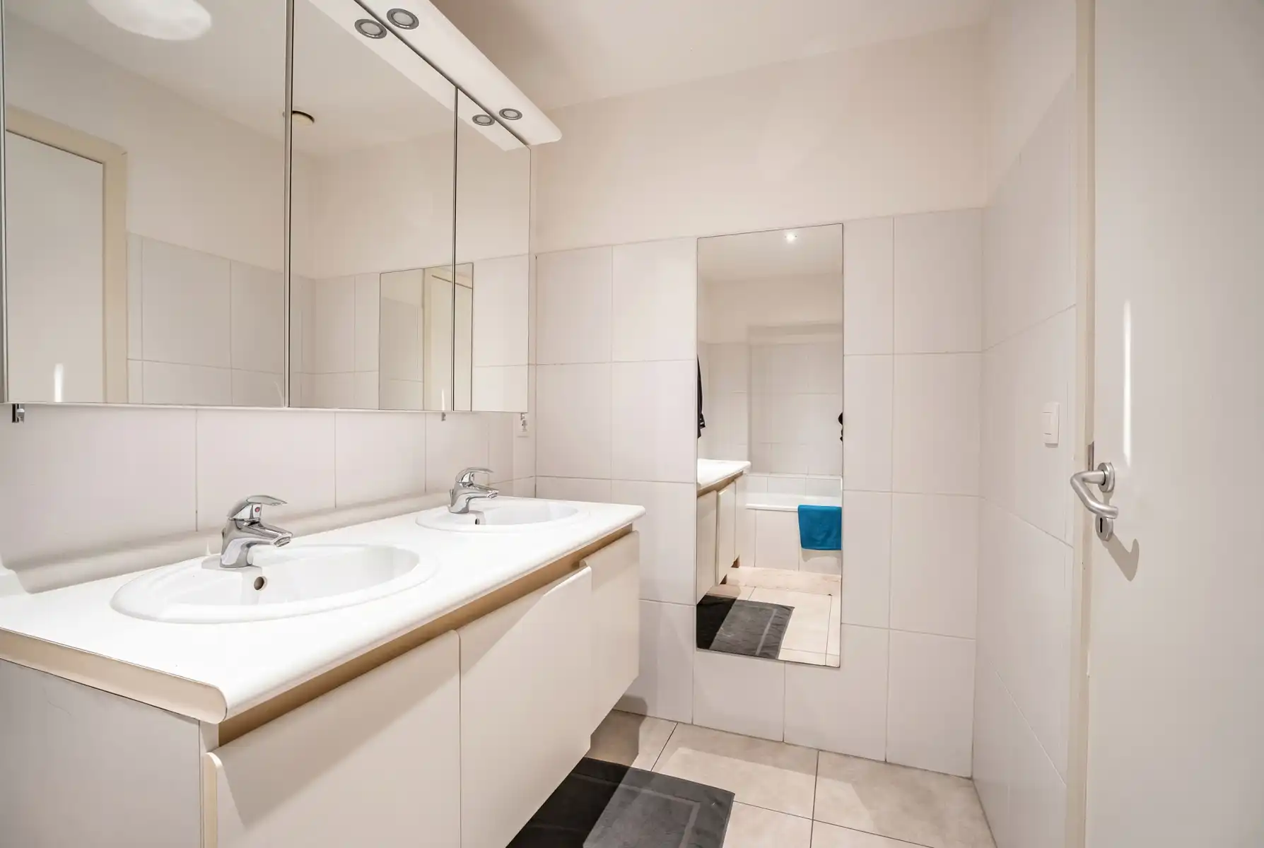 Gelijkvloers erfgoedappartement met tuin in Halle foto 15