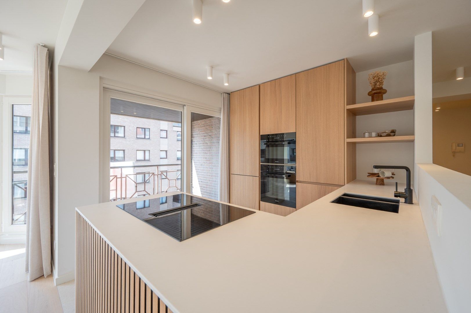 Prachtig gerenoveerd hoekappartement in centrum Knokke vlakbij de Zeedijk en het Van Bunnenplein  foto 13