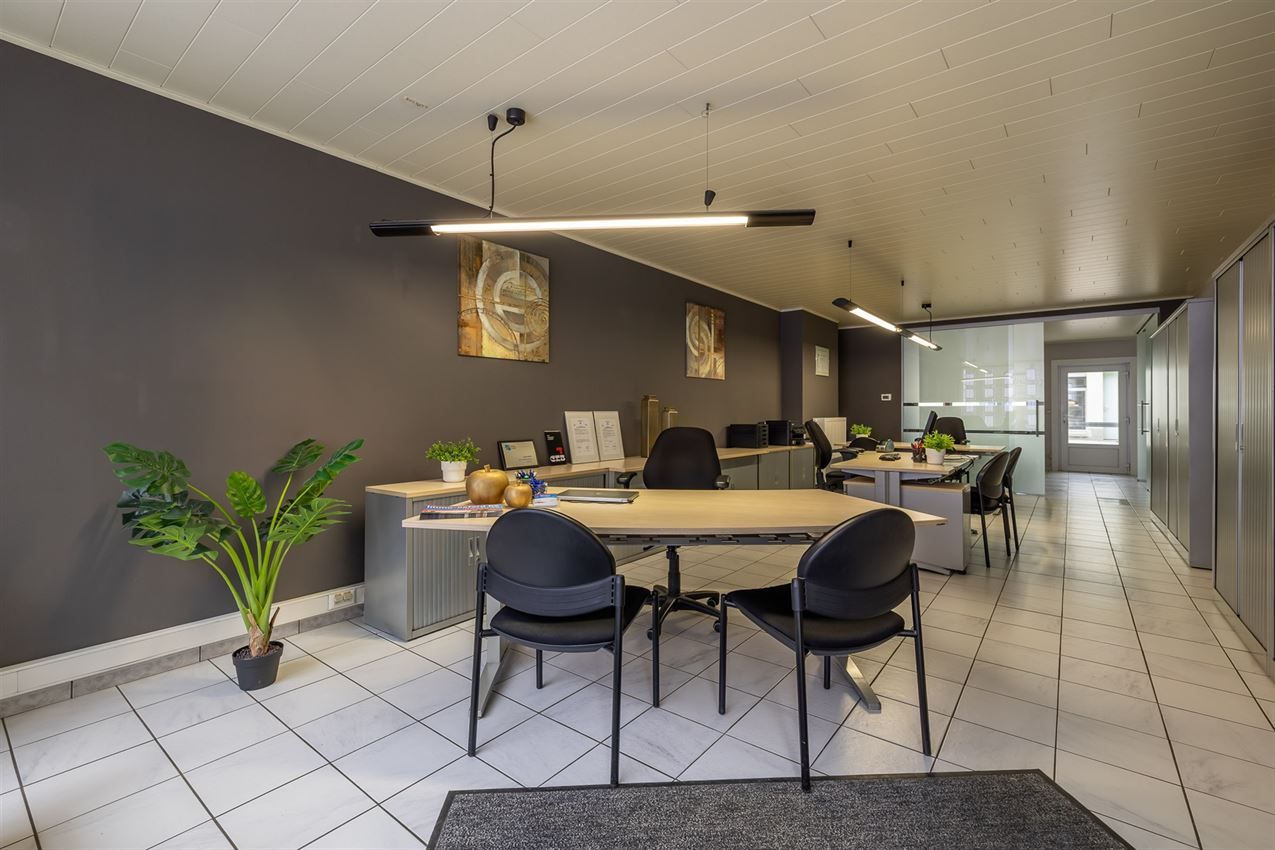 Verzorgd gebouw met handelszaak en 2 apt foto 41