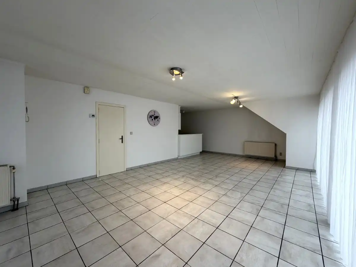 Moorslede - Ruim appartement met een lichtrijke leefruimte in het centrum foto 3