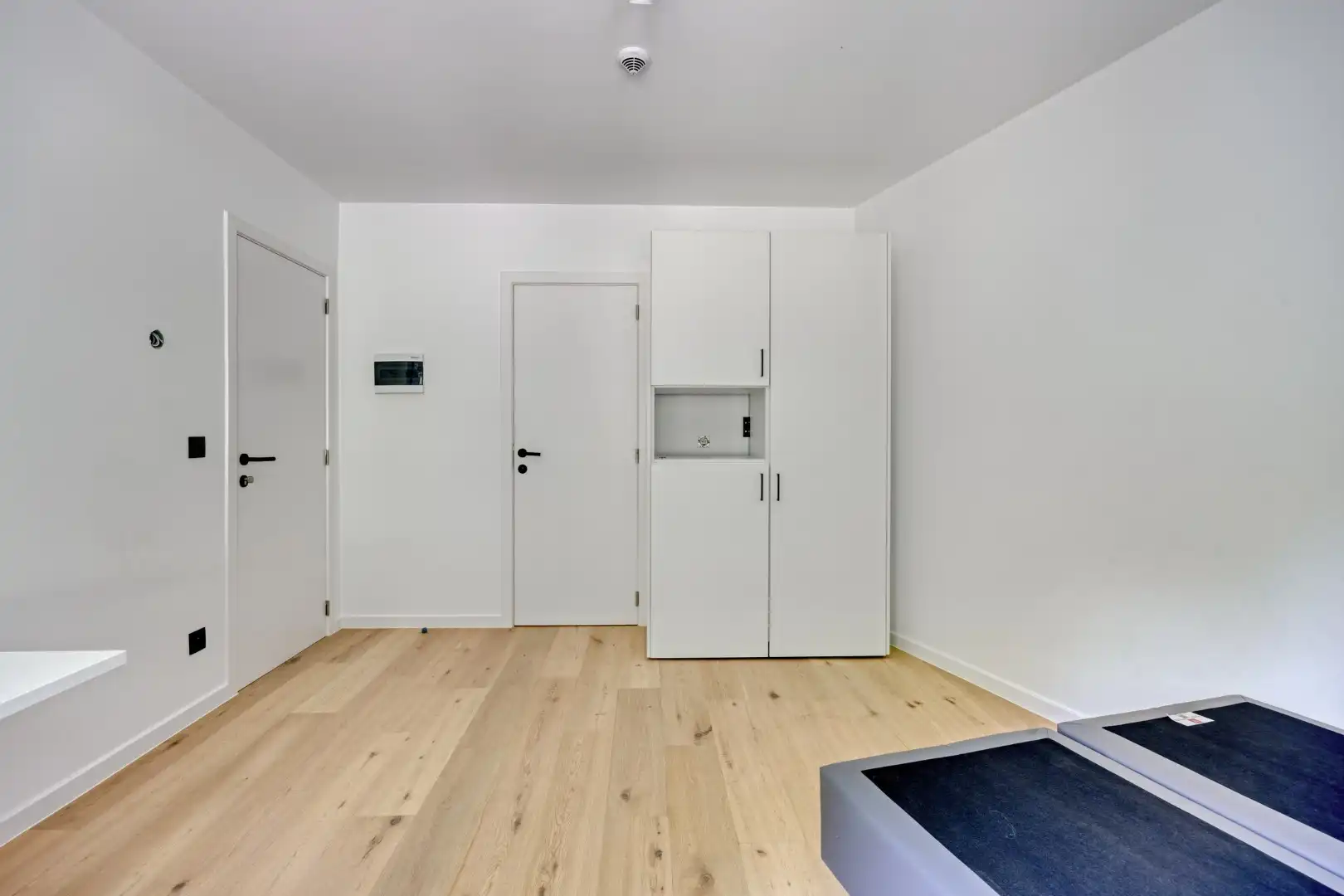 Volledig gerenoveerde studentenkamer in residentie met 29 studentenkamers met eigen sanitair en terras in hartje Leuven - EPC label A! foto 3