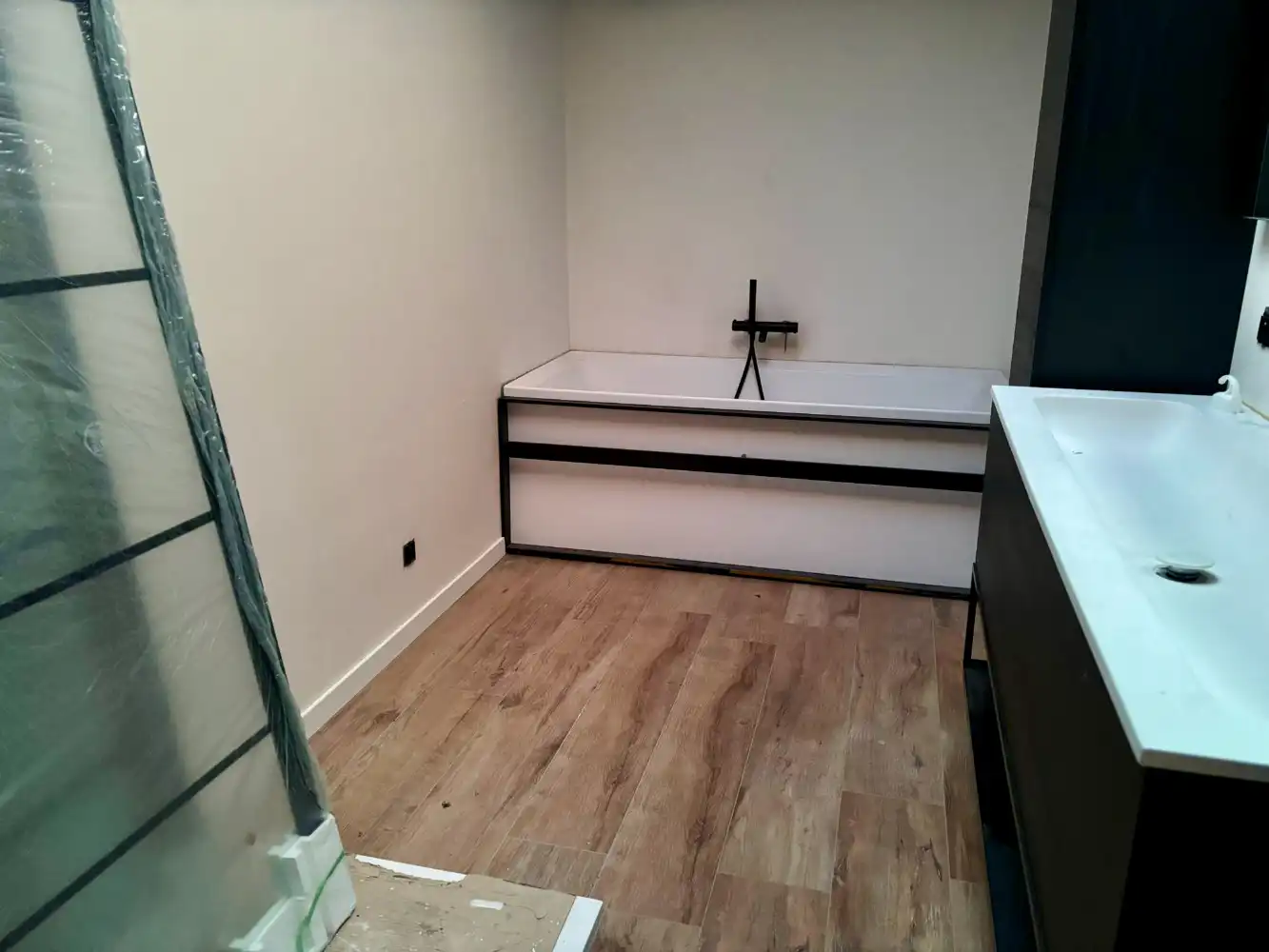 ENERGIEZUINIGE WONING op zeer rustige en landelijke locatie met 2 slaapkamers en inpandige garage foto 7