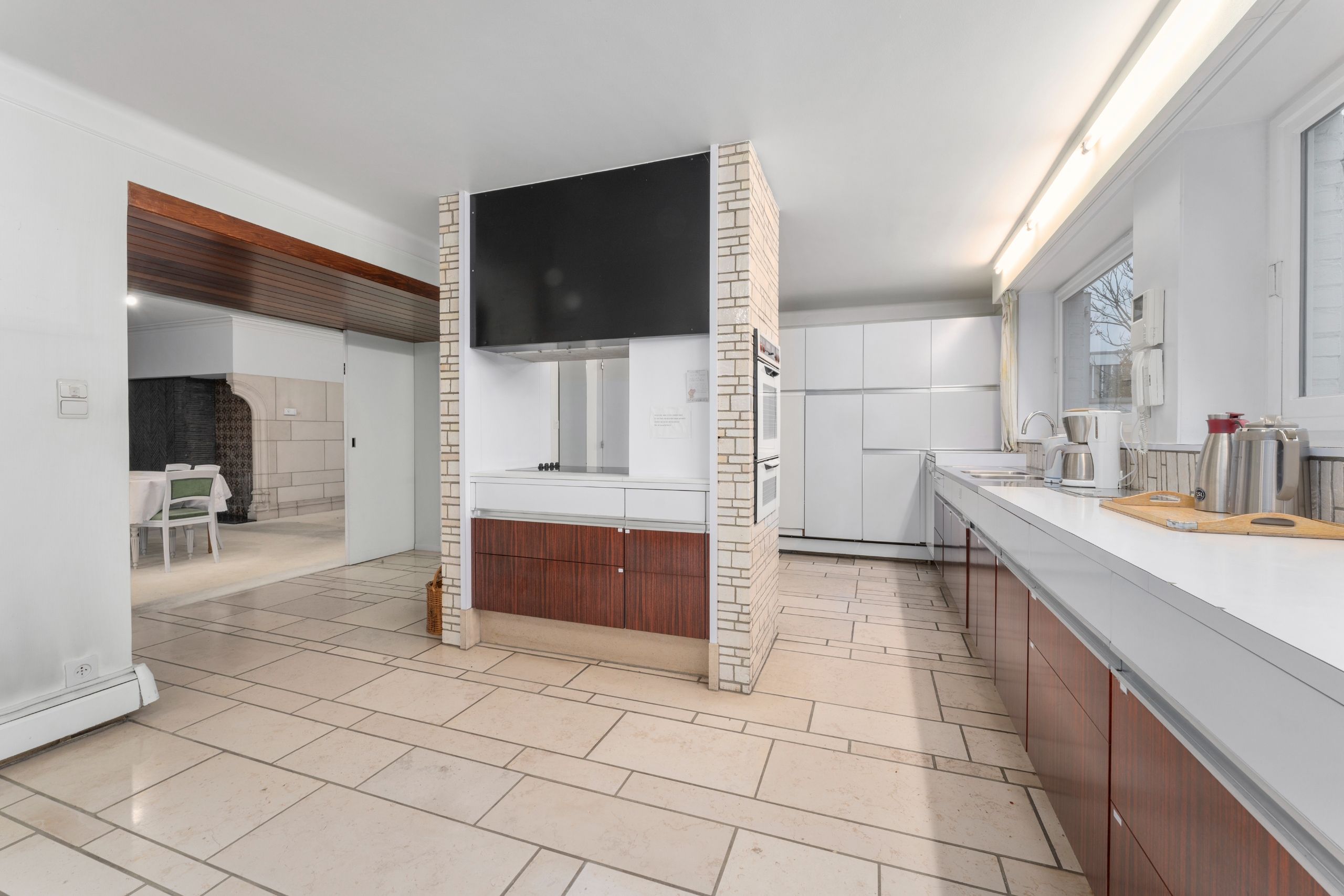 Charmante en ruime te renoveren villa op een perceel van 2.092m2 foto 9