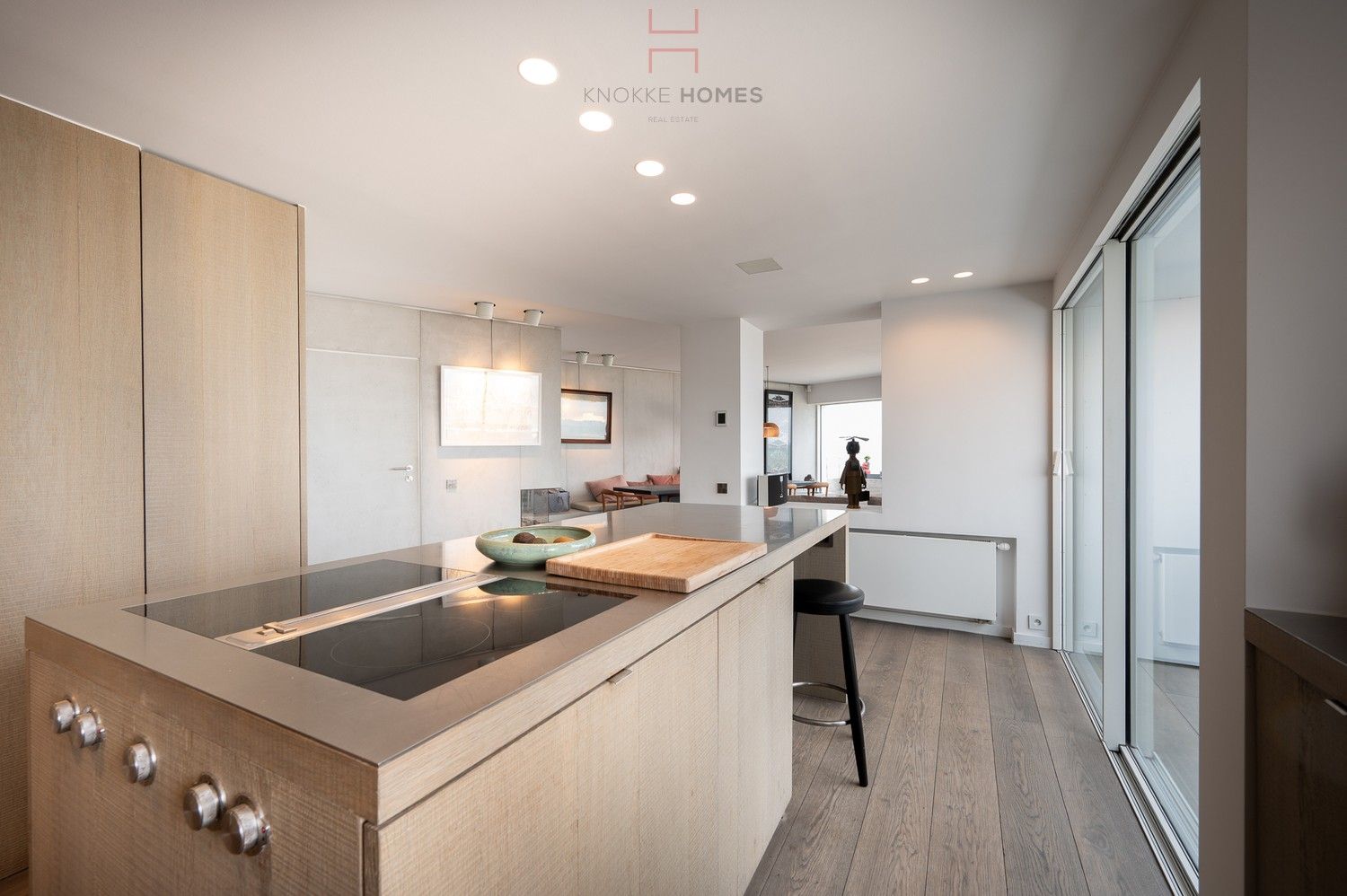 Exceptioneel hoekappartement op de Zeedijk genietend van uitzonderlijke zee- en strandzichten. foto 10