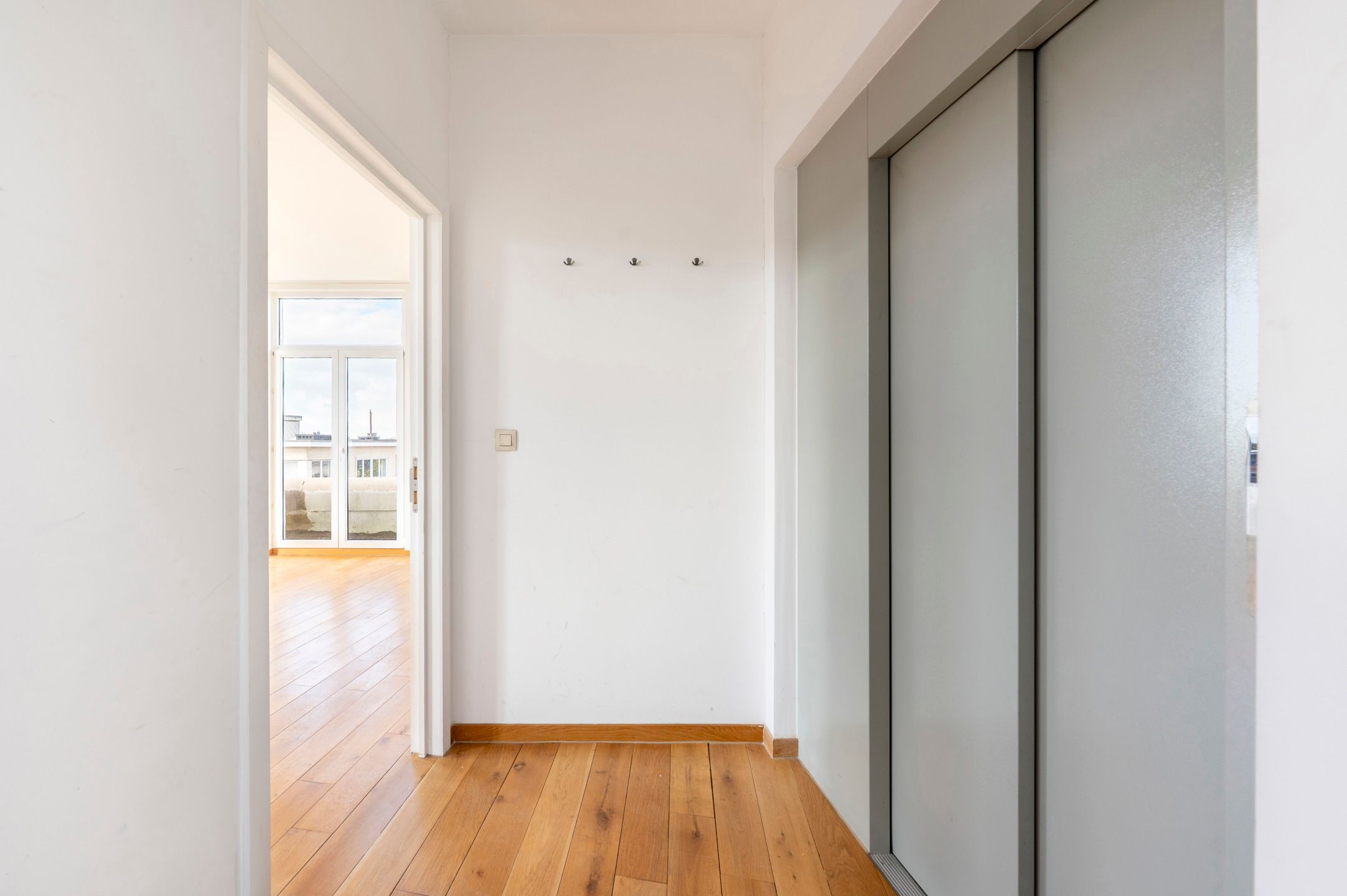 Licht, ruim en instapklaar appartement in art-deco gebouw foto 16