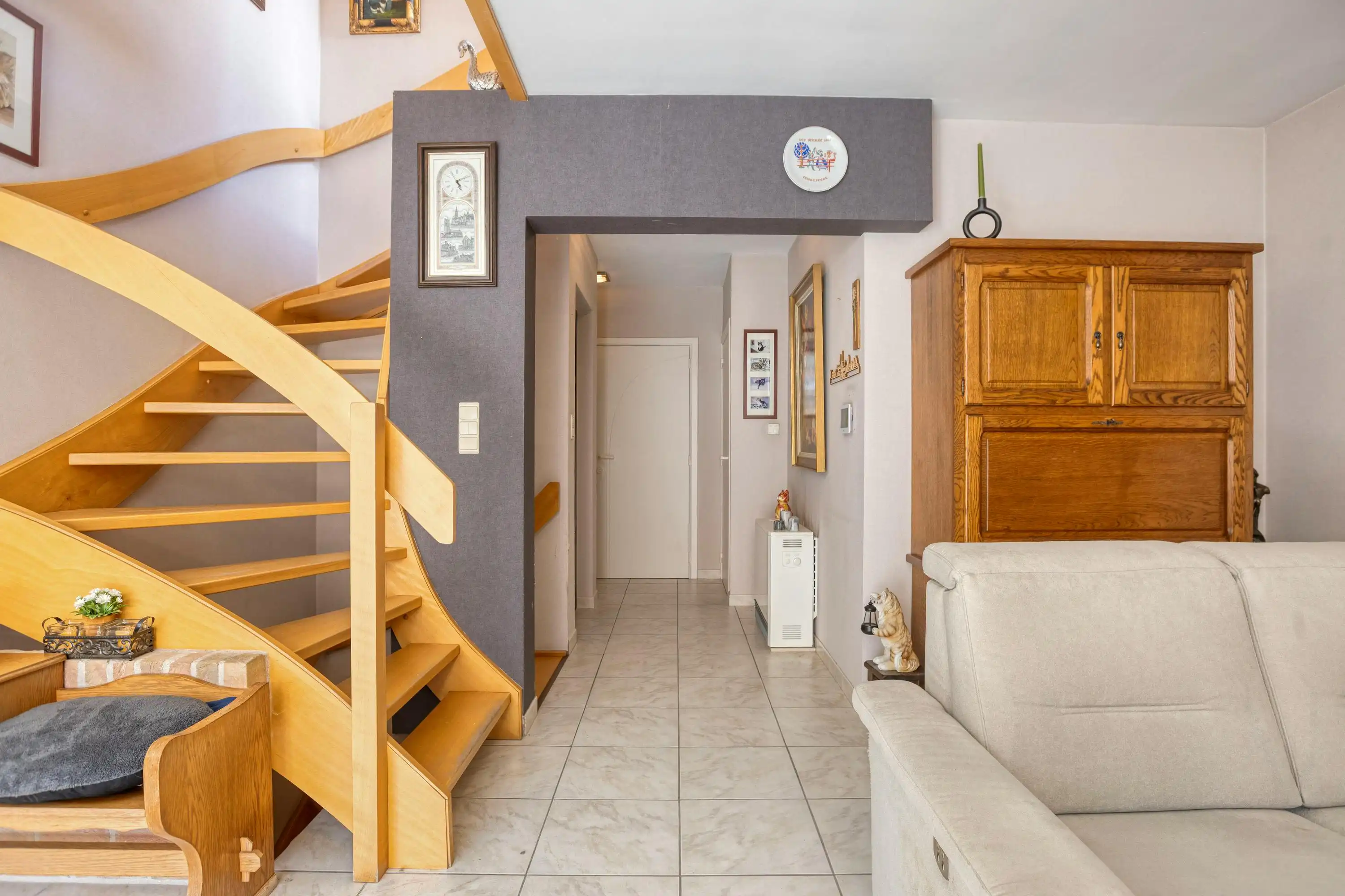 Ruime woning met 2 garages en lift in centrum Veurne foto 11