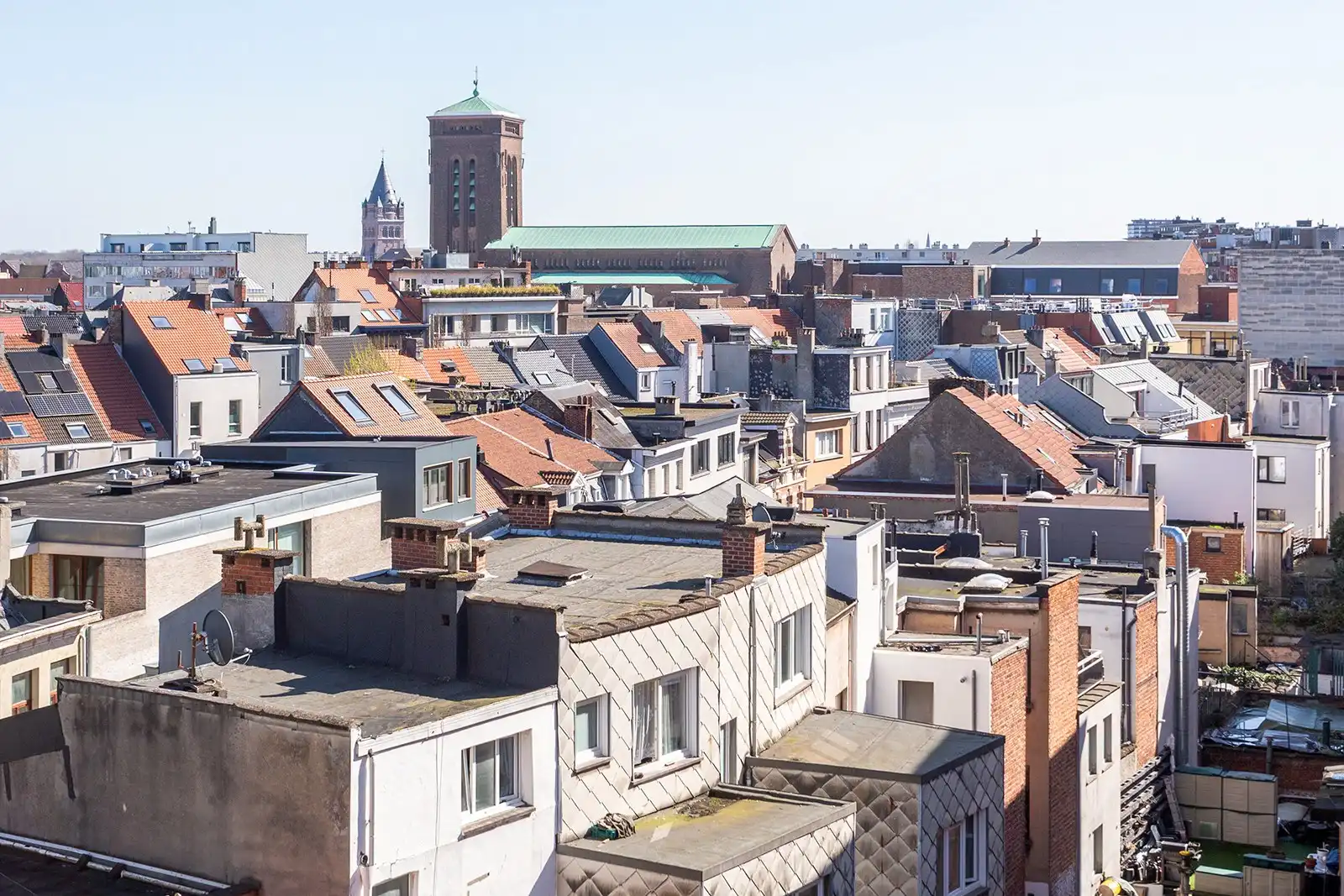 Ruim en licht appartement met 2 slaapkamers foto 15