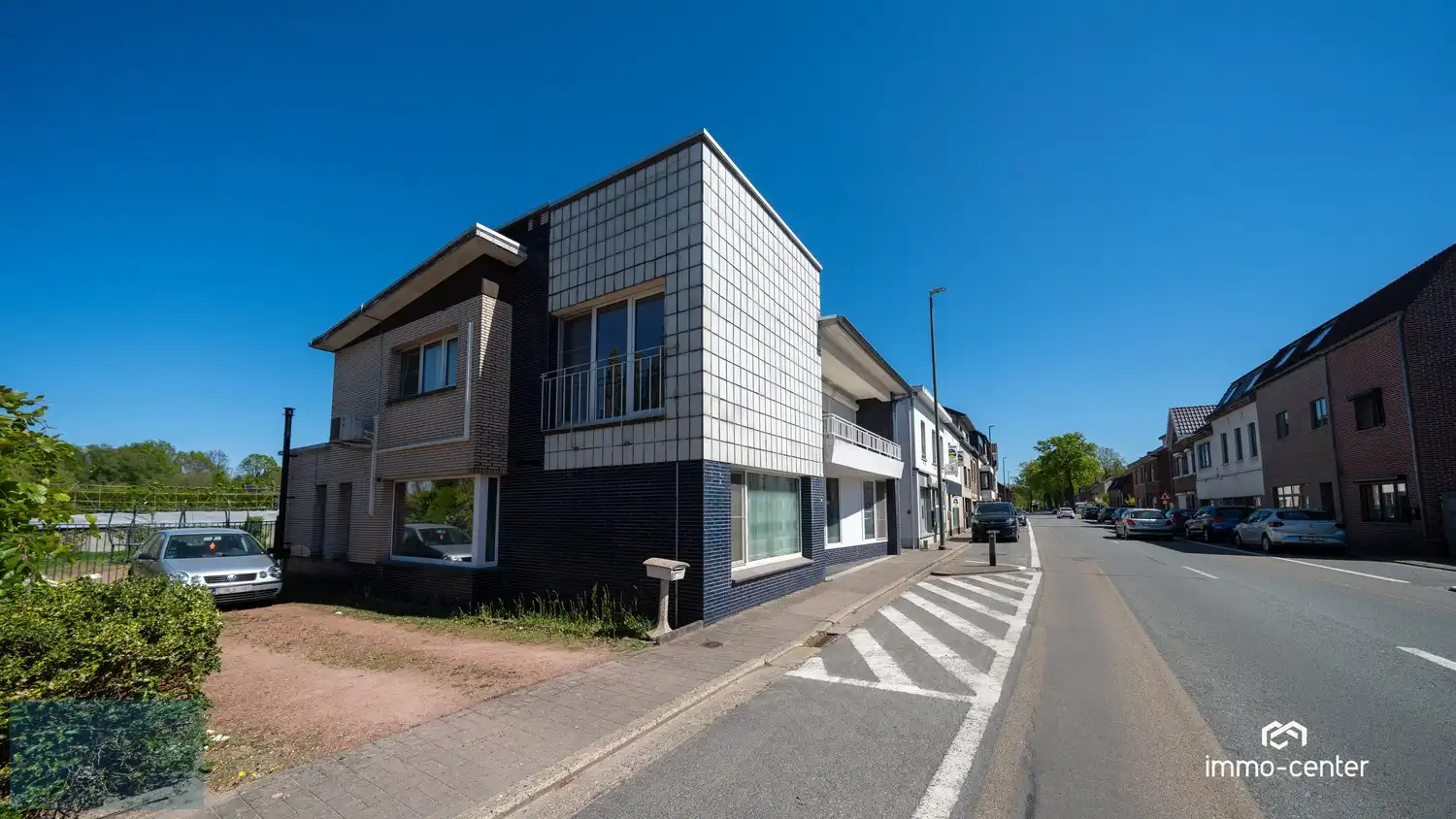 Instapklare open bebouwing met ruime tuin en moderne technieken te As foto 2