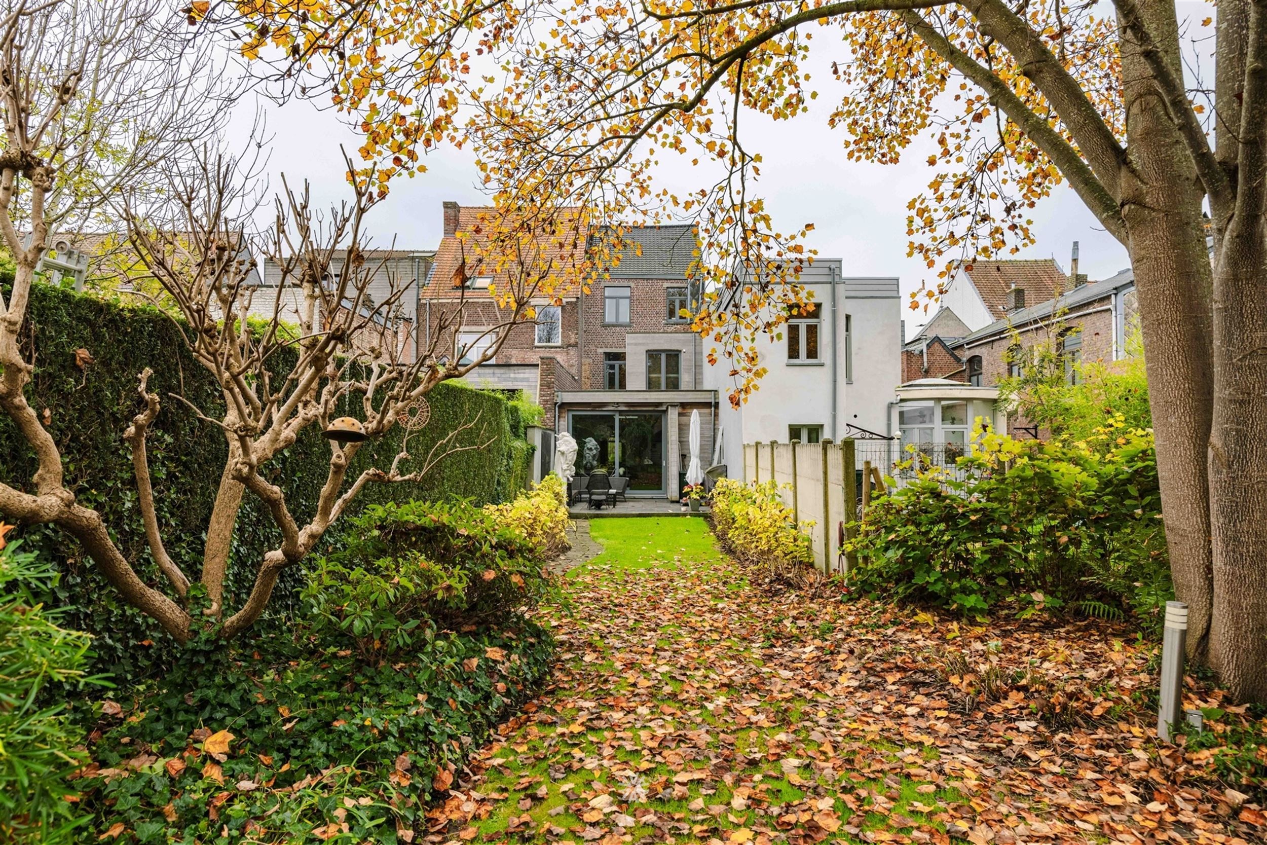 Klassevolle herenwoning met moderne aanbouw in hartje Ronse foto 24