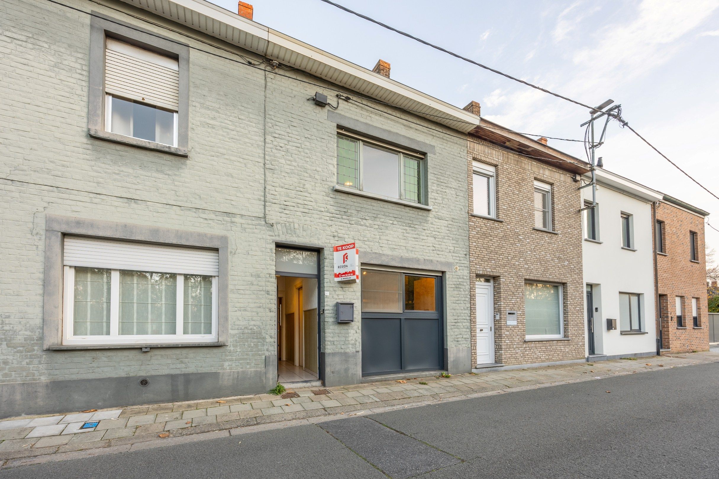 Gezinswoning met uitweg en garage foto 2