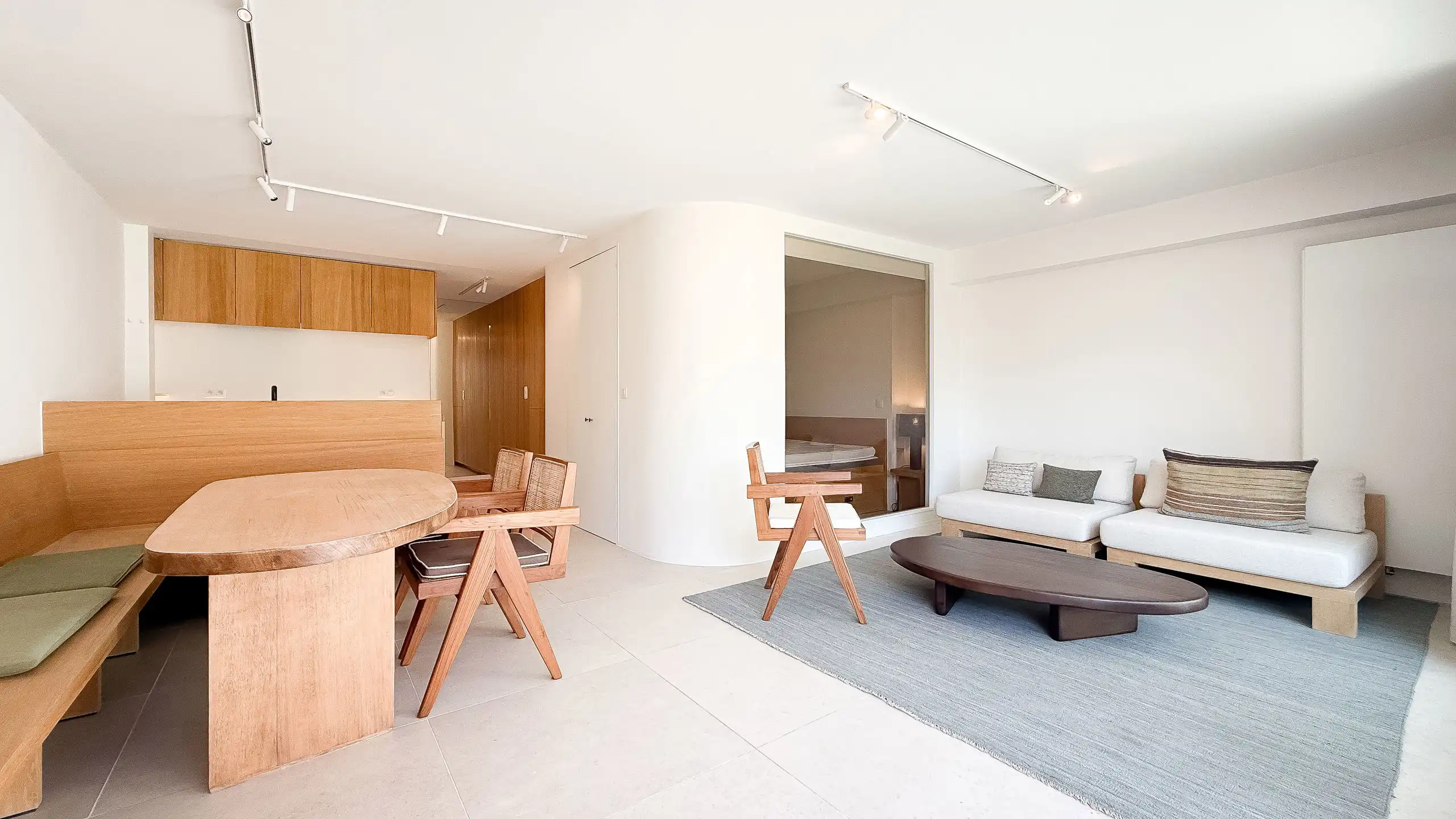 TUINAPPARTEMENT vlakbij het Driehoeksplein - GEMEUBILEERD... foto 3