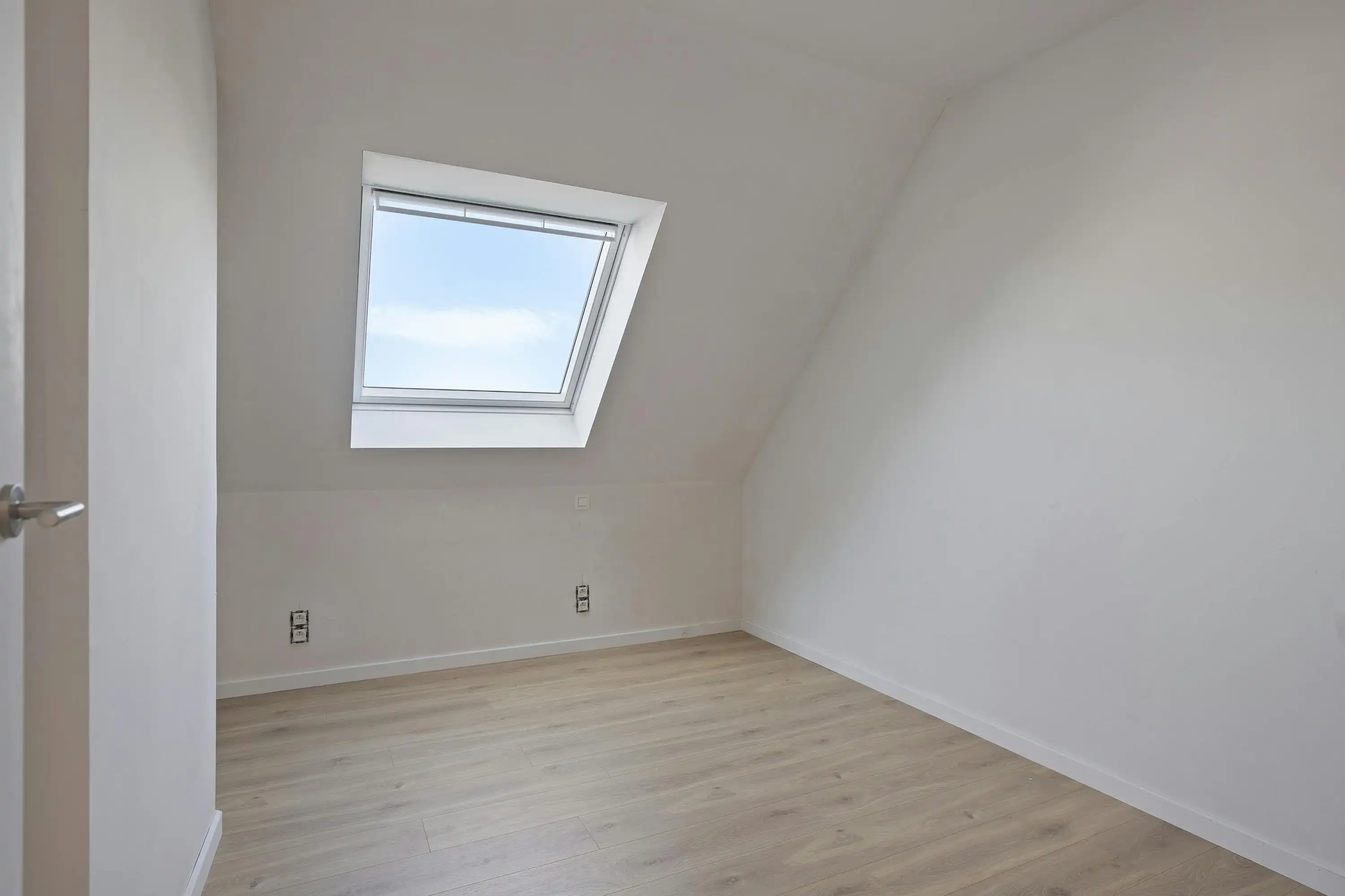 Ruim appartement te koop in Ieper met twee kamers en terras foto 18
