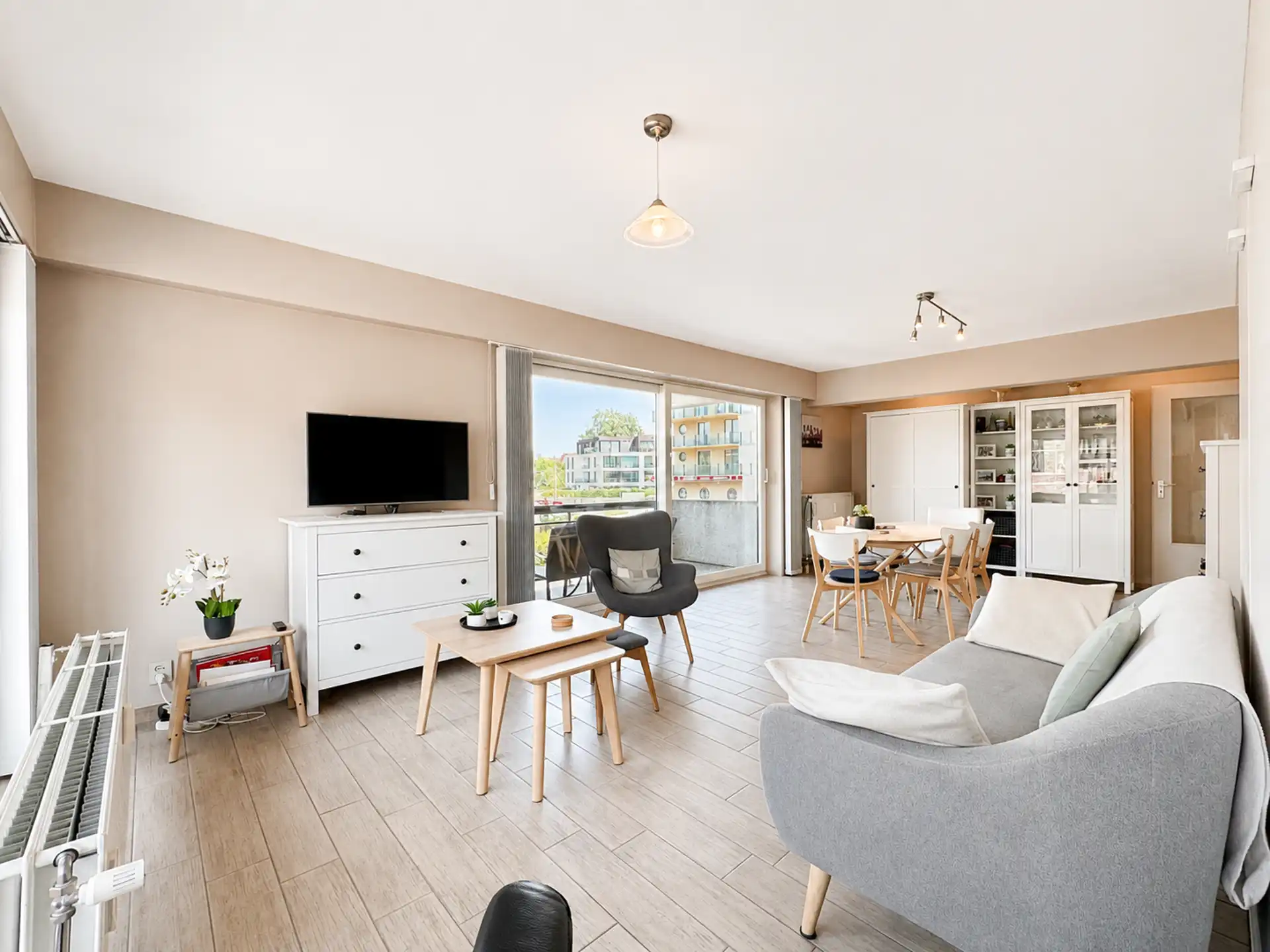 "Instapklaar appartement + garagebox vlak bij zee" foto 2