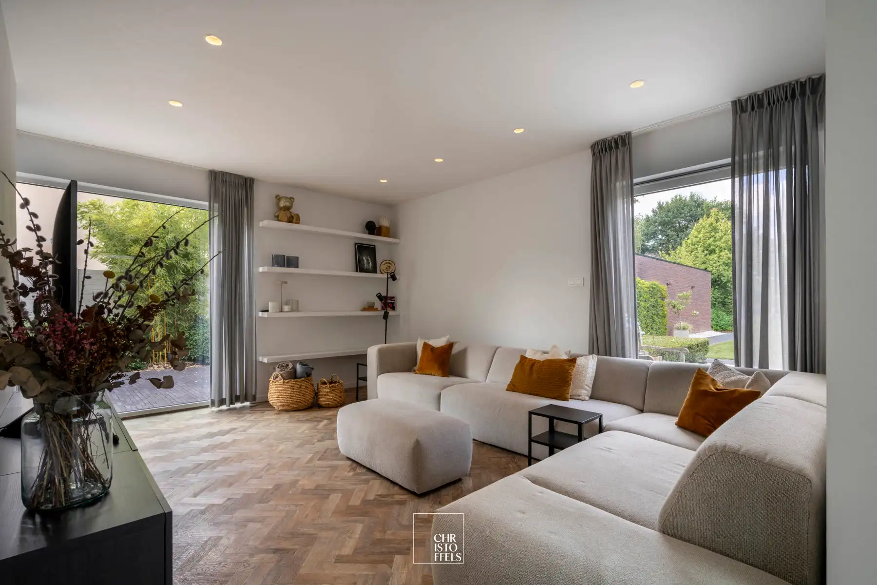 Eigentijdse gerenoveerde villa op een riant perceel van 1.986 m² foto 5