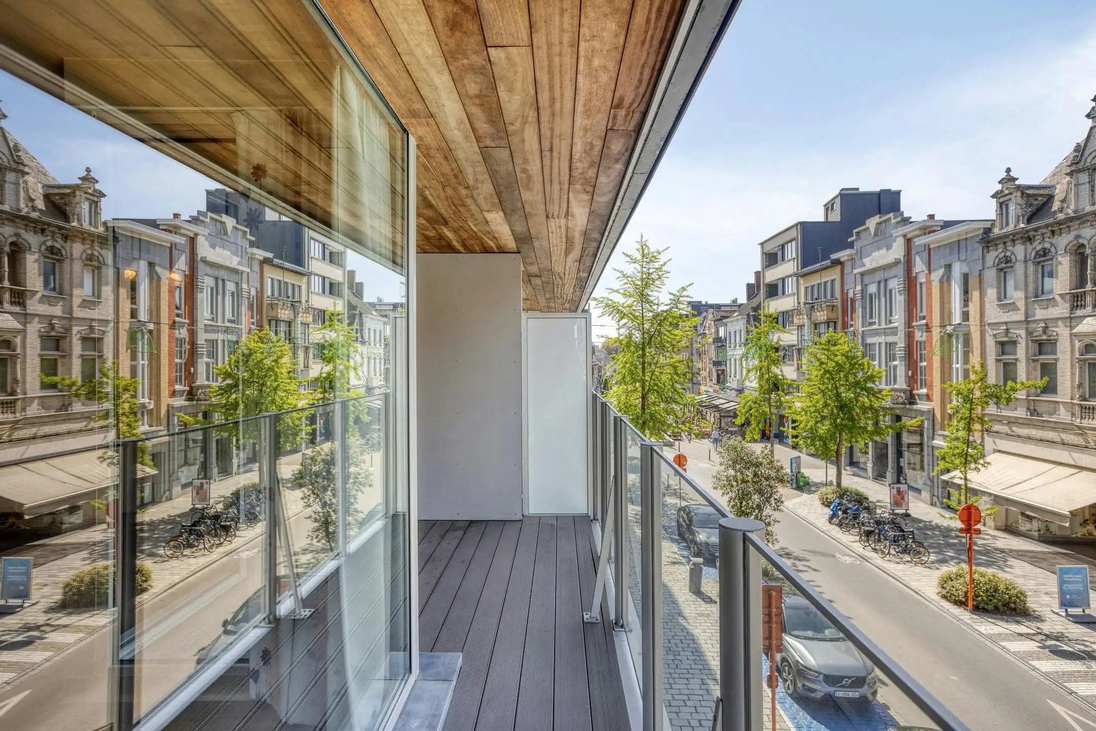 Lichtrijk 2-slpk app. met 2 terrassen in hartje Roeselare foto 2