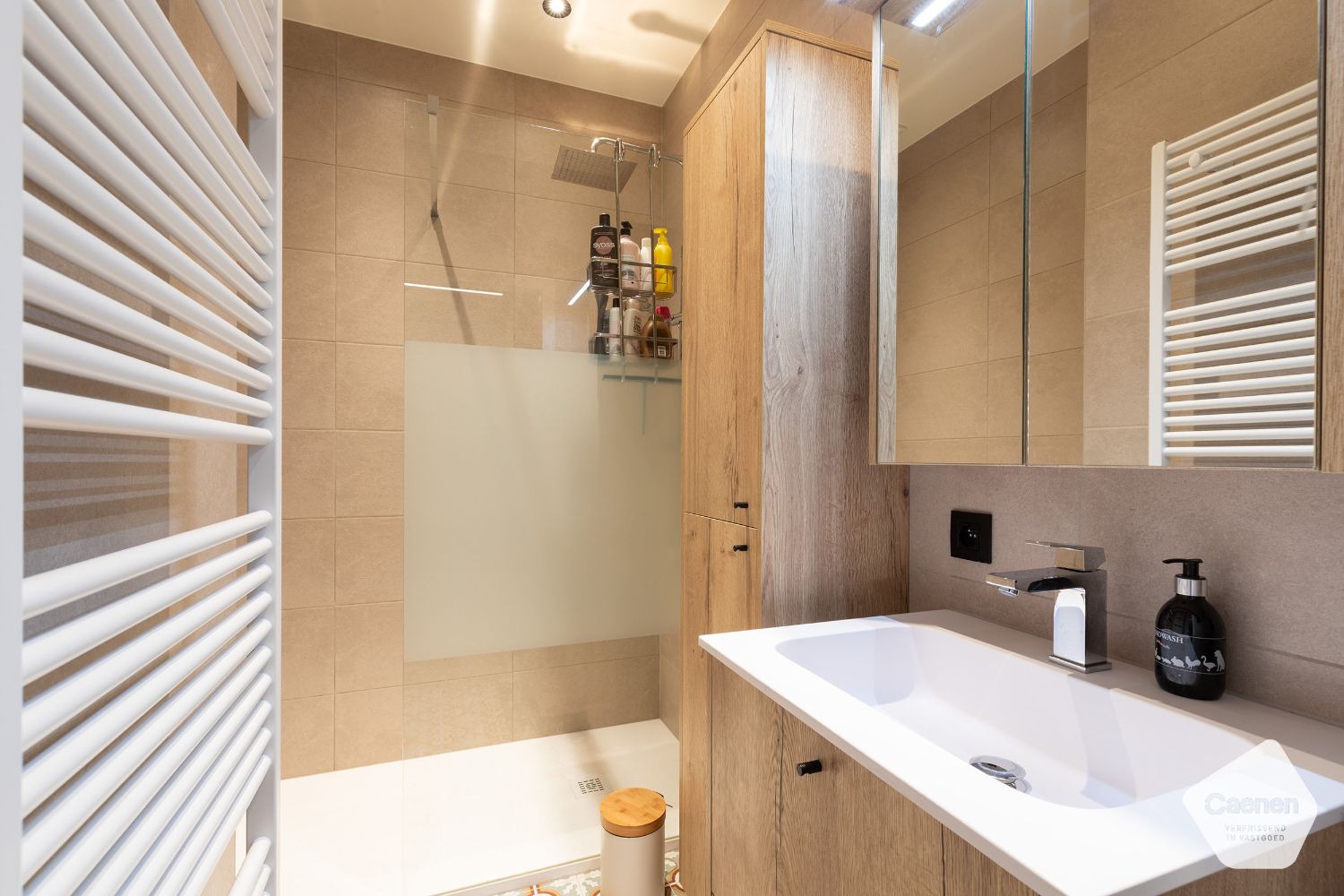 Prachtig gerenoveerd 2-slaapkamer appartement op de Zeedijk foto 7