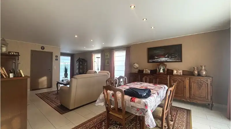 Ruime 3-slaapkamerwoning met TUIN en GARAGE te koop in Sint-Andries Brugge foto 2