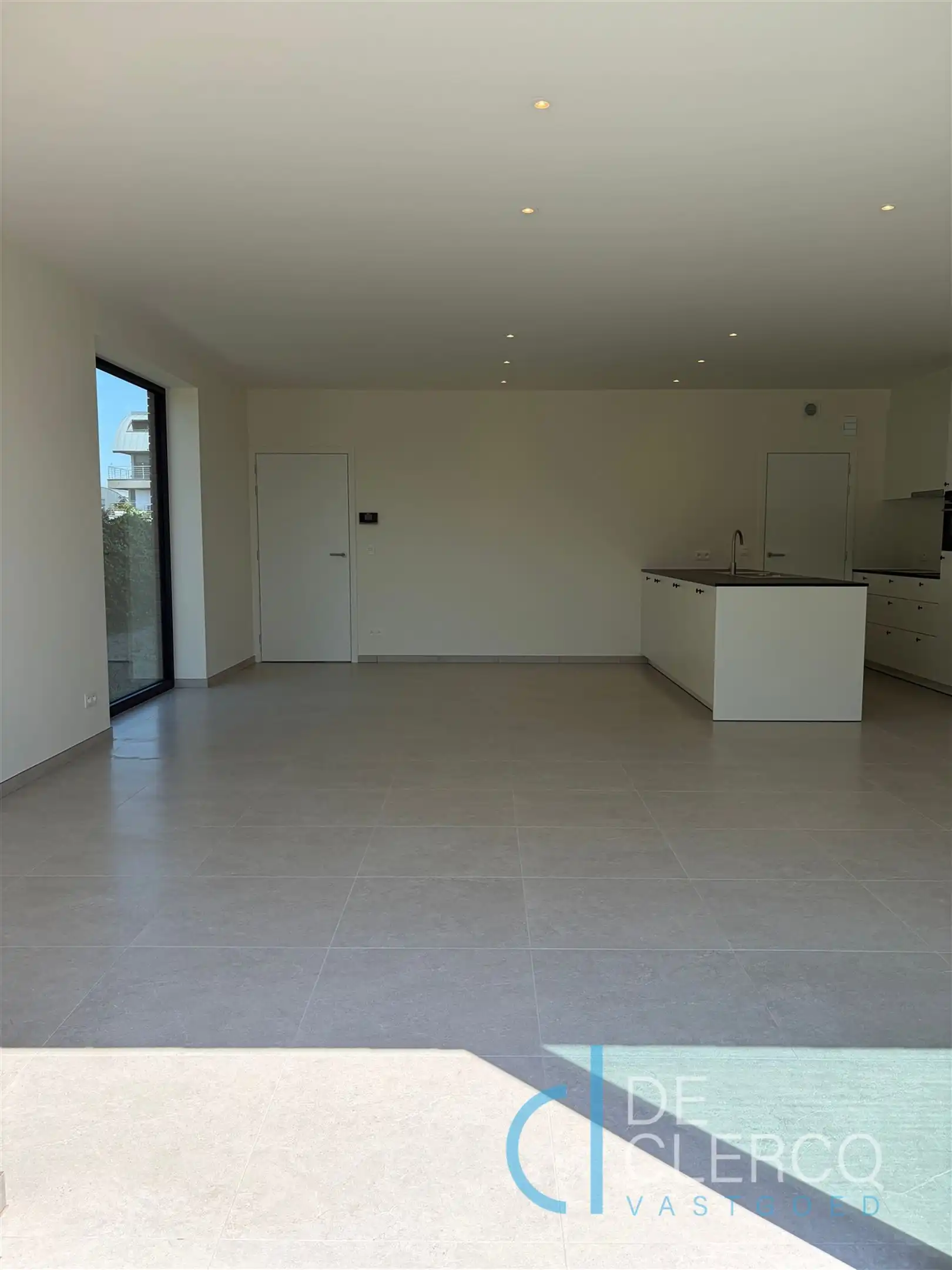 Halfopen woning met dubbele oprit te huur in Lochristi!  foto 3